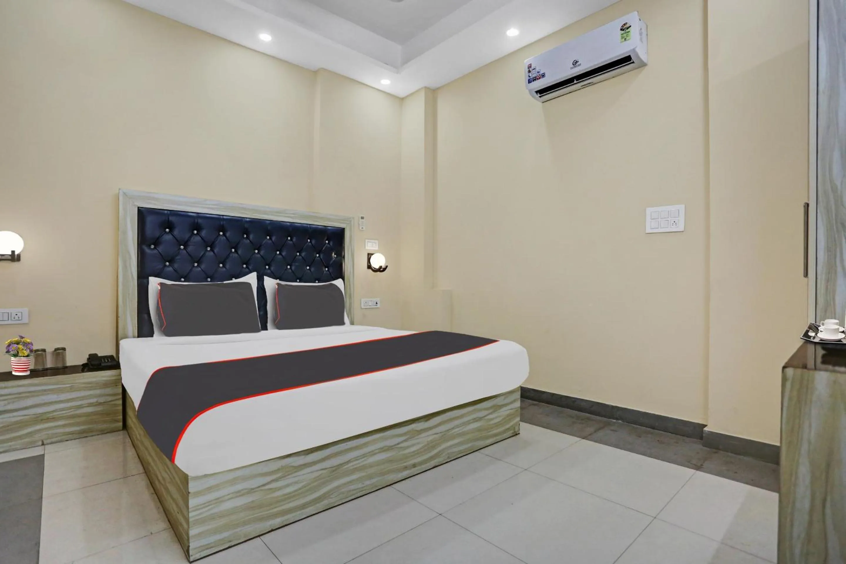 Bedroom in Collection O Metro View Ashok Vihar Near Shalimar Bagh Metro Station