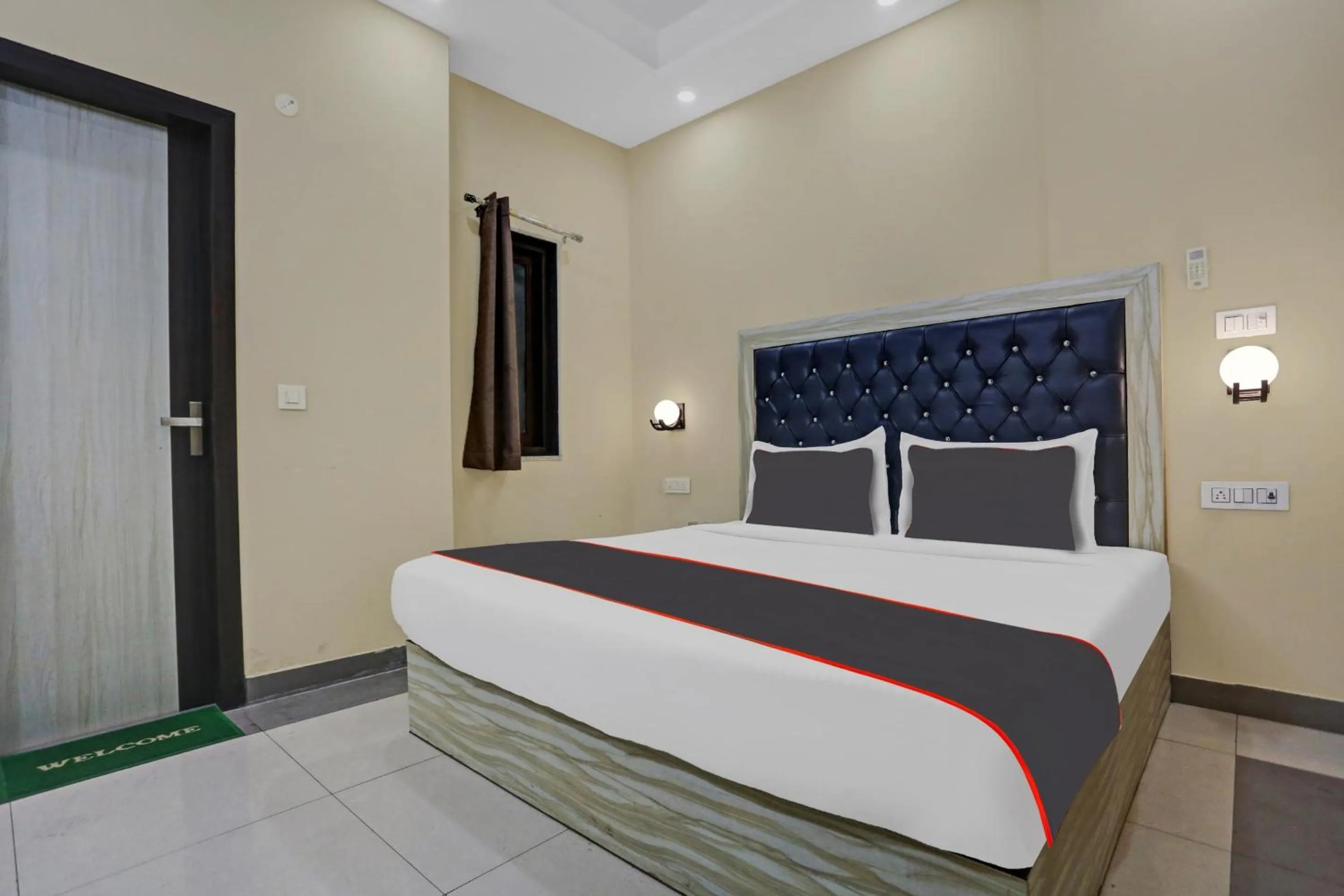 Bedroom in Collection O Metro View Ashok Vihar Near Shalimar Bagh Metro Station