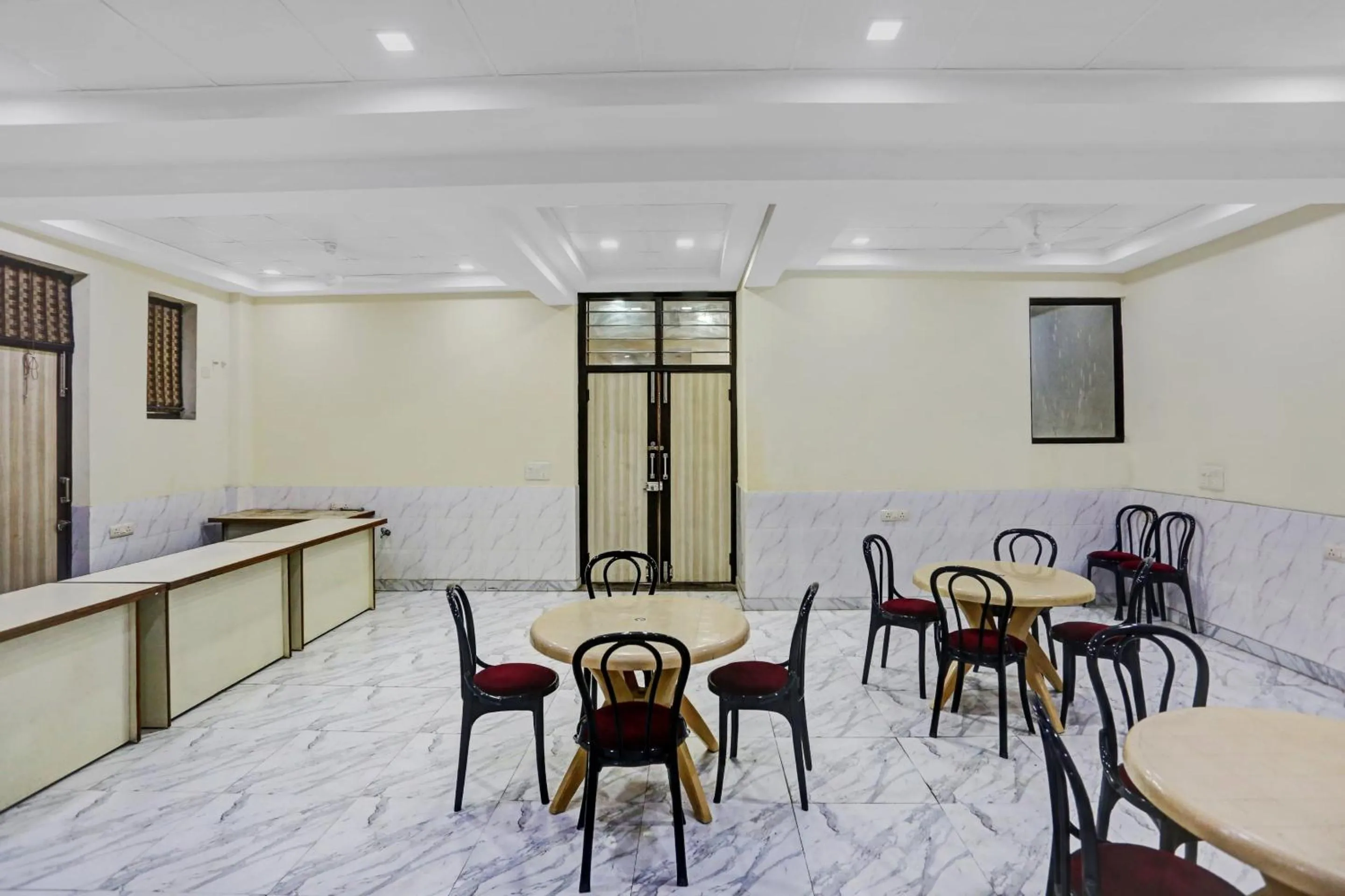 Restaurant/places to eat in Collection O Metro View Ashok Vihar Near Shalimar Bagh Metro Station