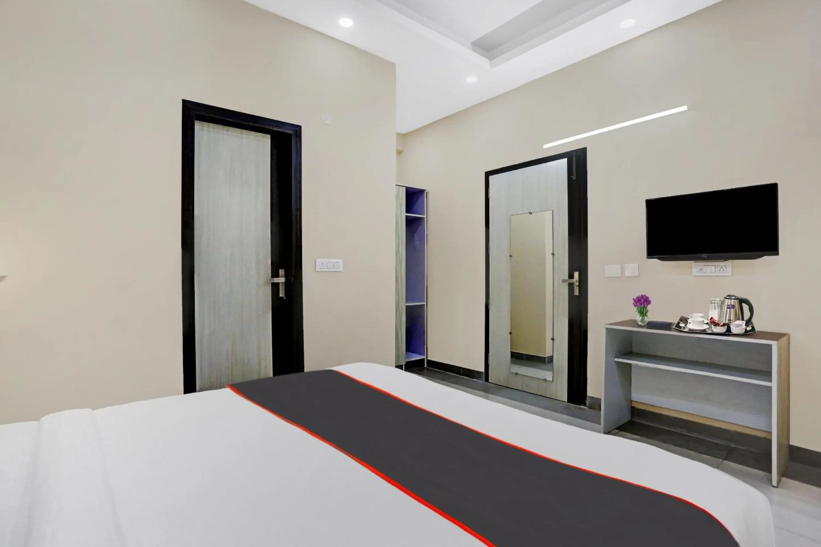 Bedroom in Collection O Metro View Ashok Vihar Near Shalimar Bagh Metro Station