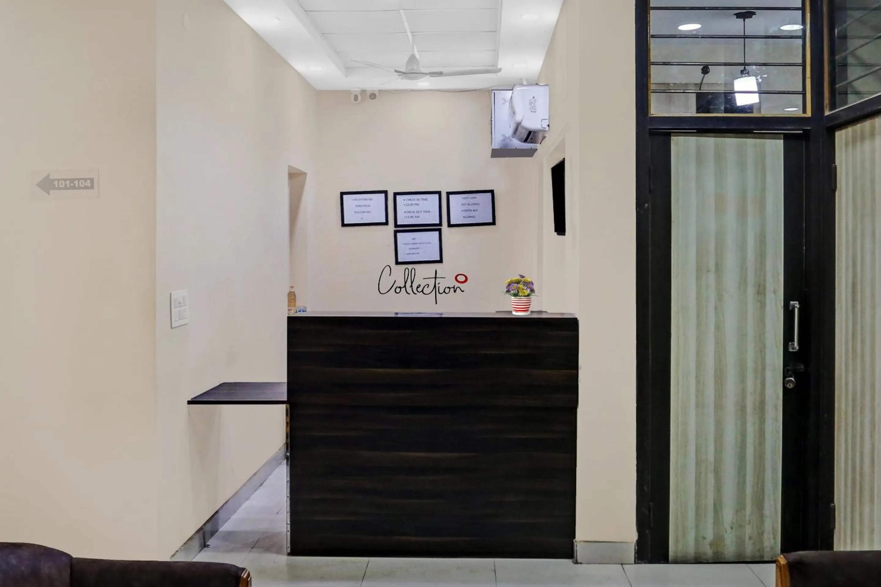 Lobby or reception in Collection O Metro View Ashok Vihar Near Shalimar Bagh Metro Station