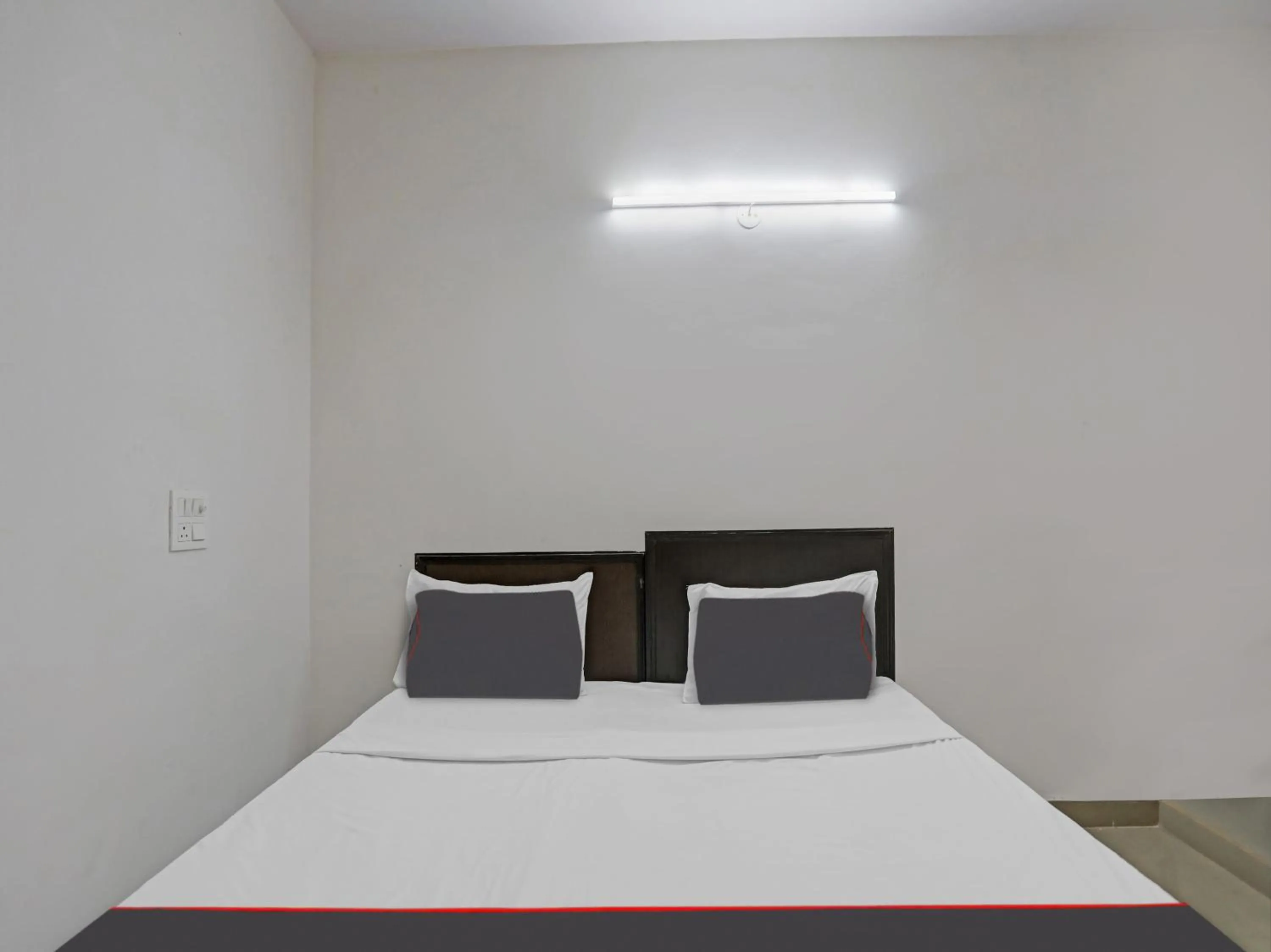 Bedroom, Bed in SPOT ON Mt White House