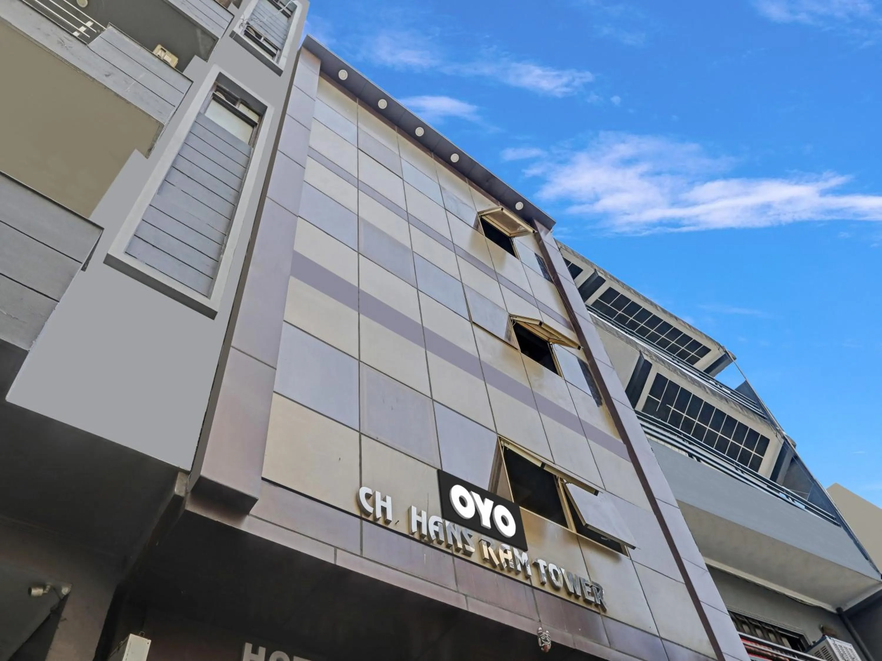 Facade/entrance in SPOT ON Mt White House