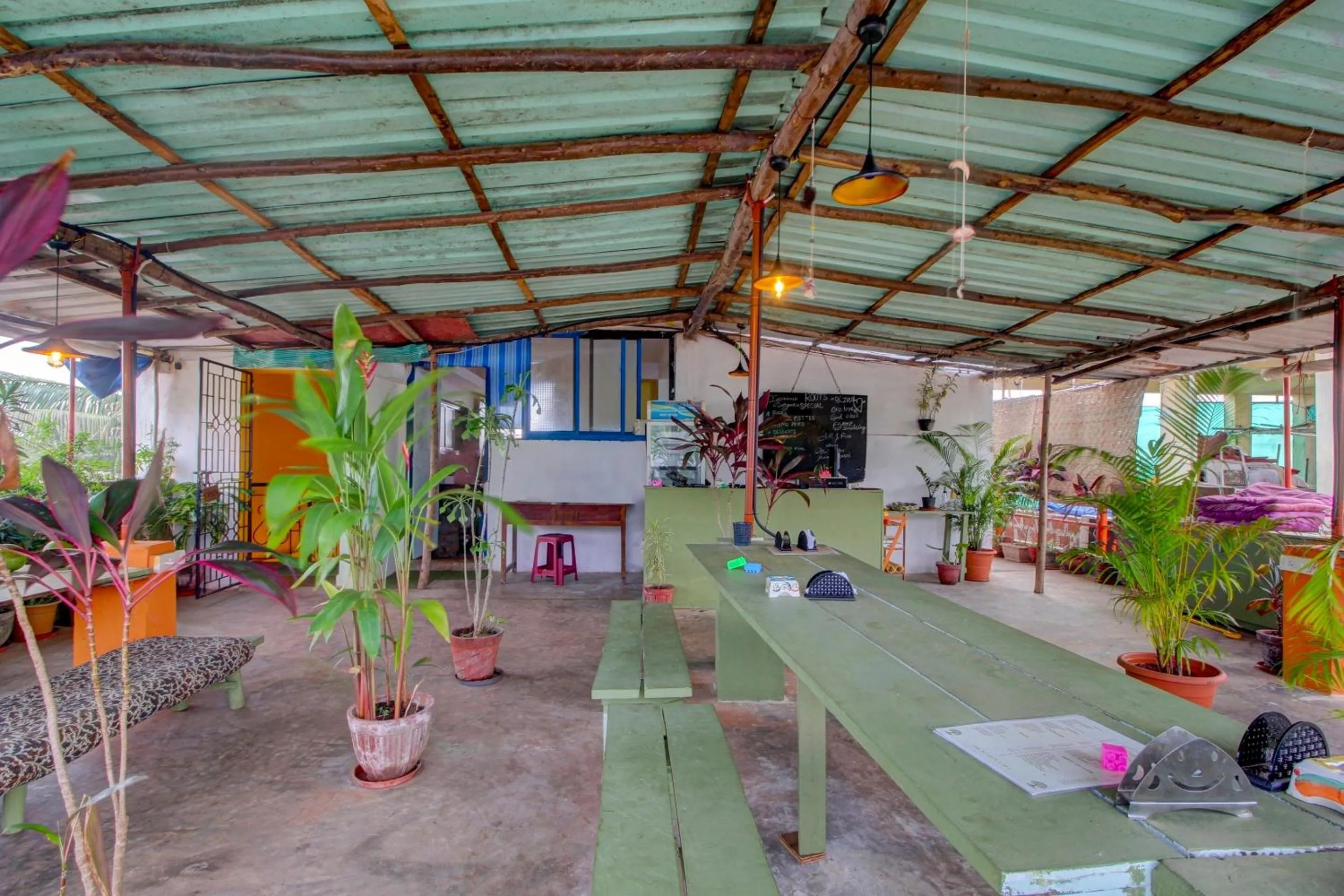 Restaurant/places to eat in Hotel O K S Inn Hotel