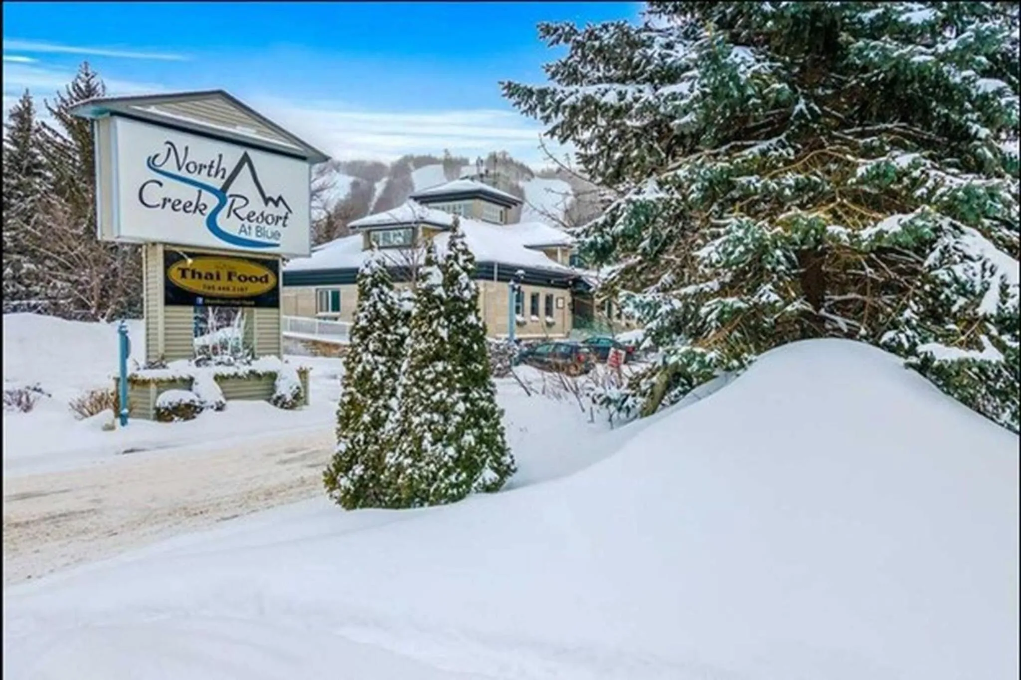 Other in Slope-side Studio Bliss Ski-in Ski-out, Renovated At Blue, Hot Tub, Fast Wi-Fi