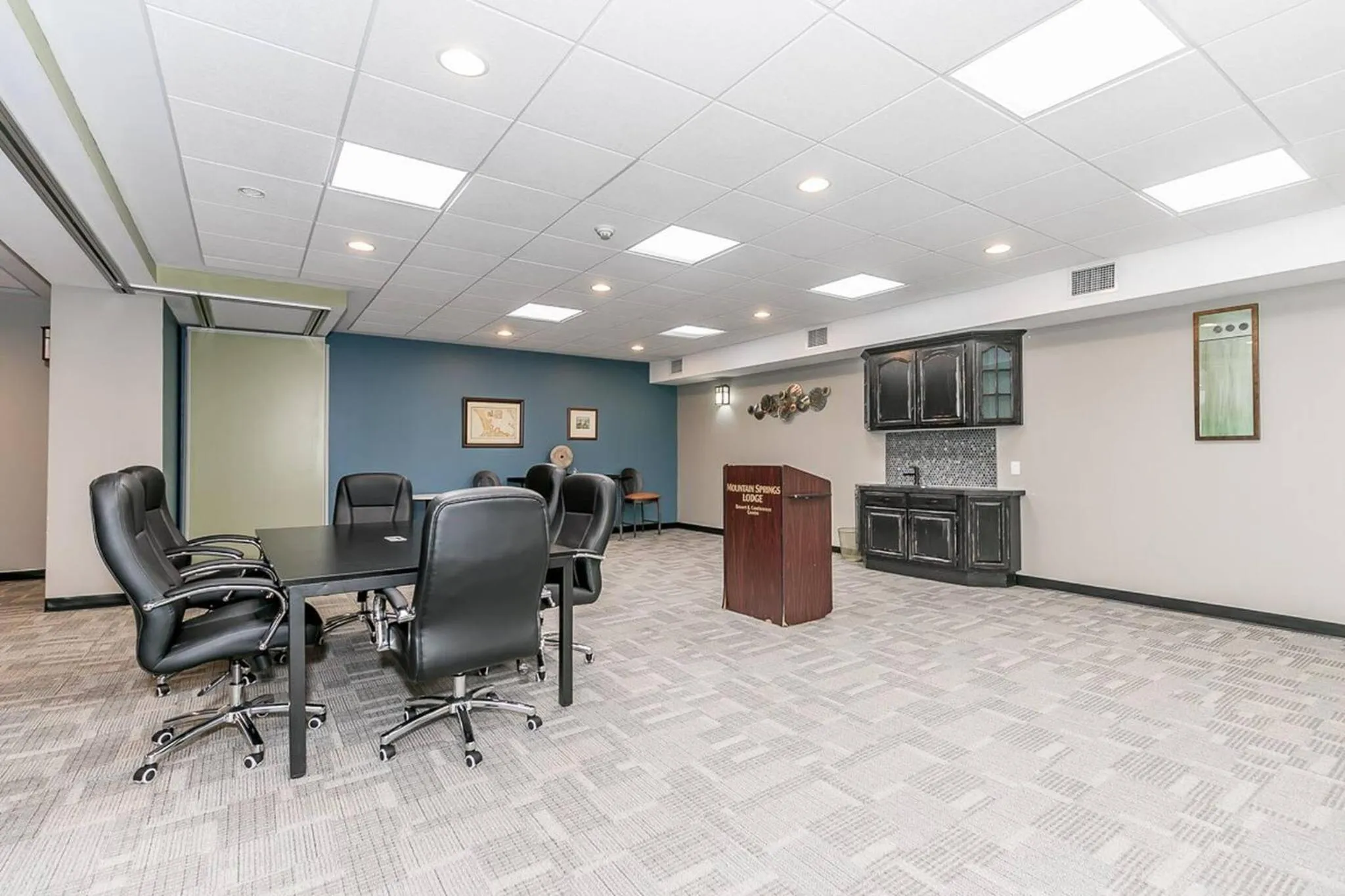 Slope-side Studio Bliss Ski-in Ski-out, Renovated At Blue, Hot Tub, Fast Wi-Fi