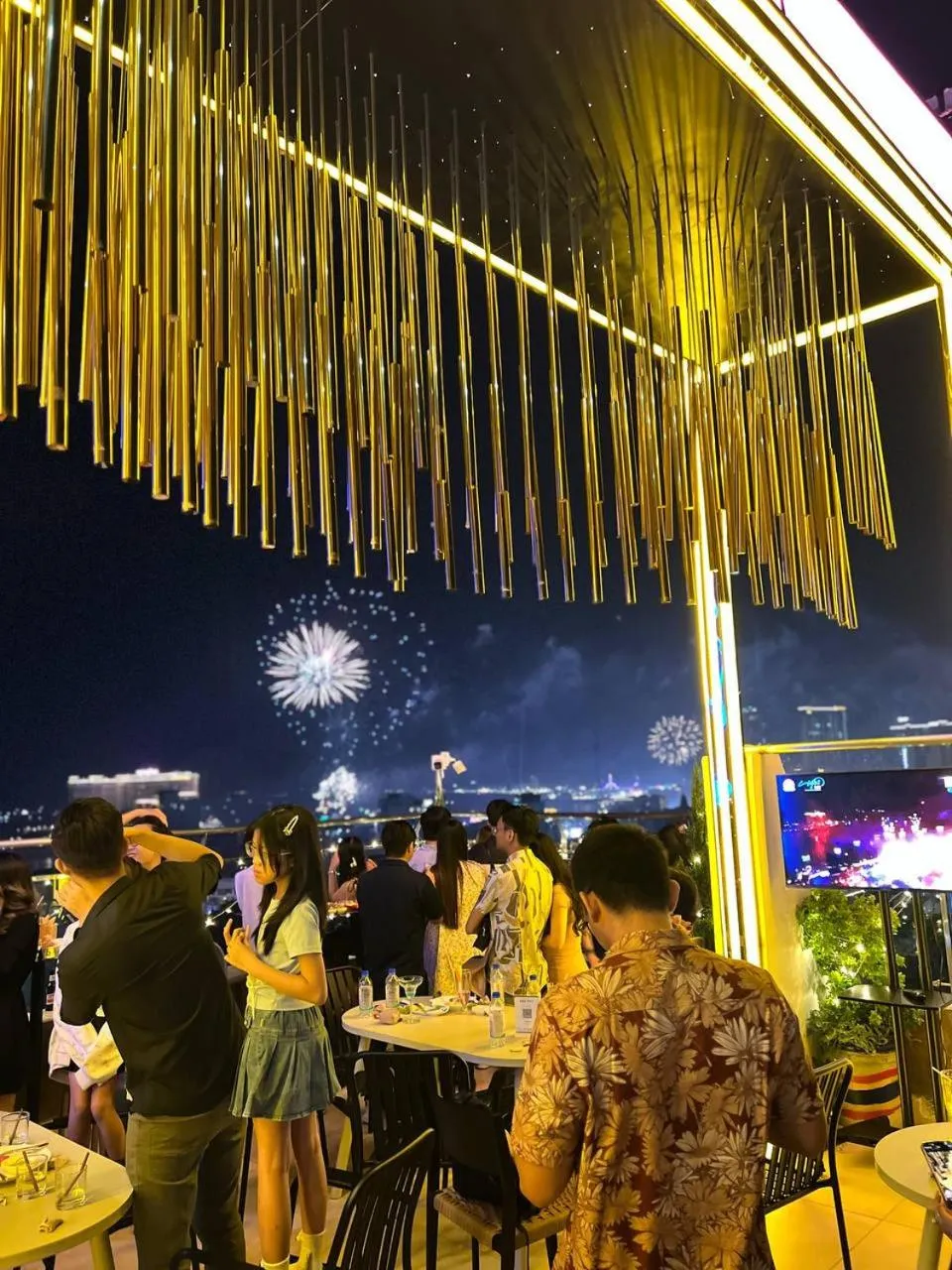 Restaurant/places to eat in Residence 110 (Hotel and Apartments)