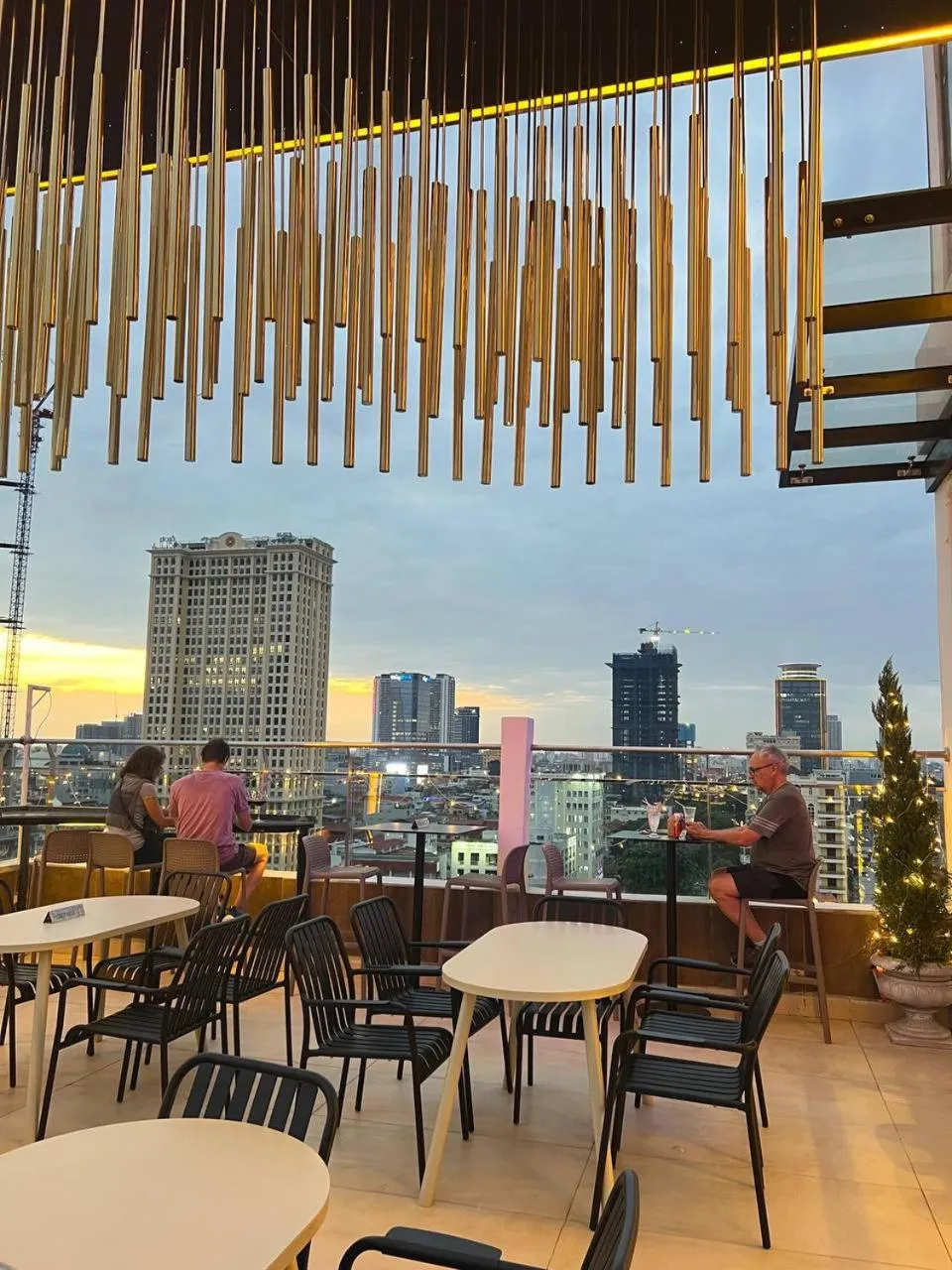 Restaurant/places to eat in Residence 110 (Hotel and Apartments)