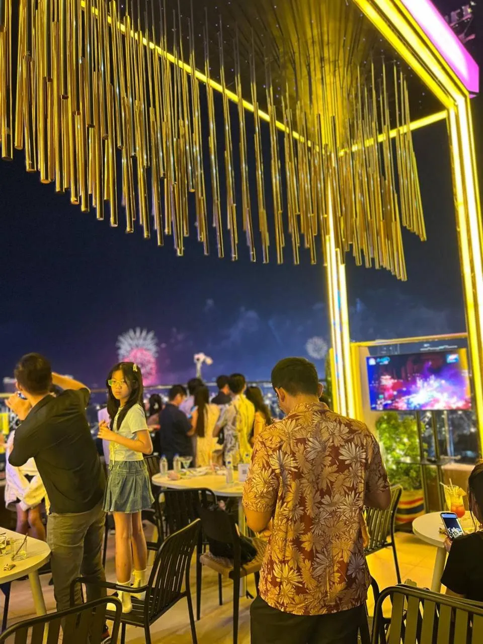 Restaurant/places to eat in Residence 110 (Hotel and Apartments)