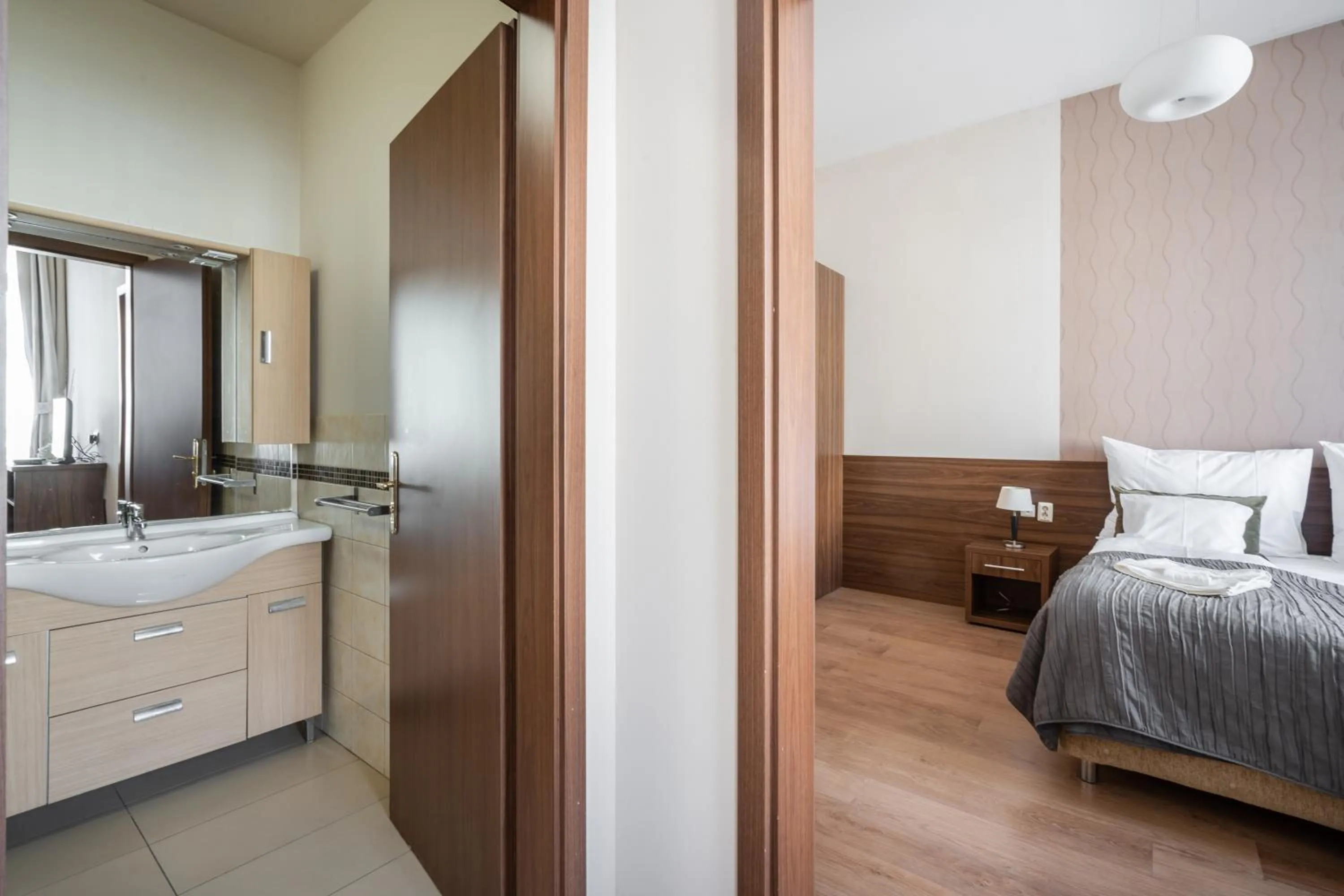 Bed in Elit Boutique Rooms- Best Location by BQA