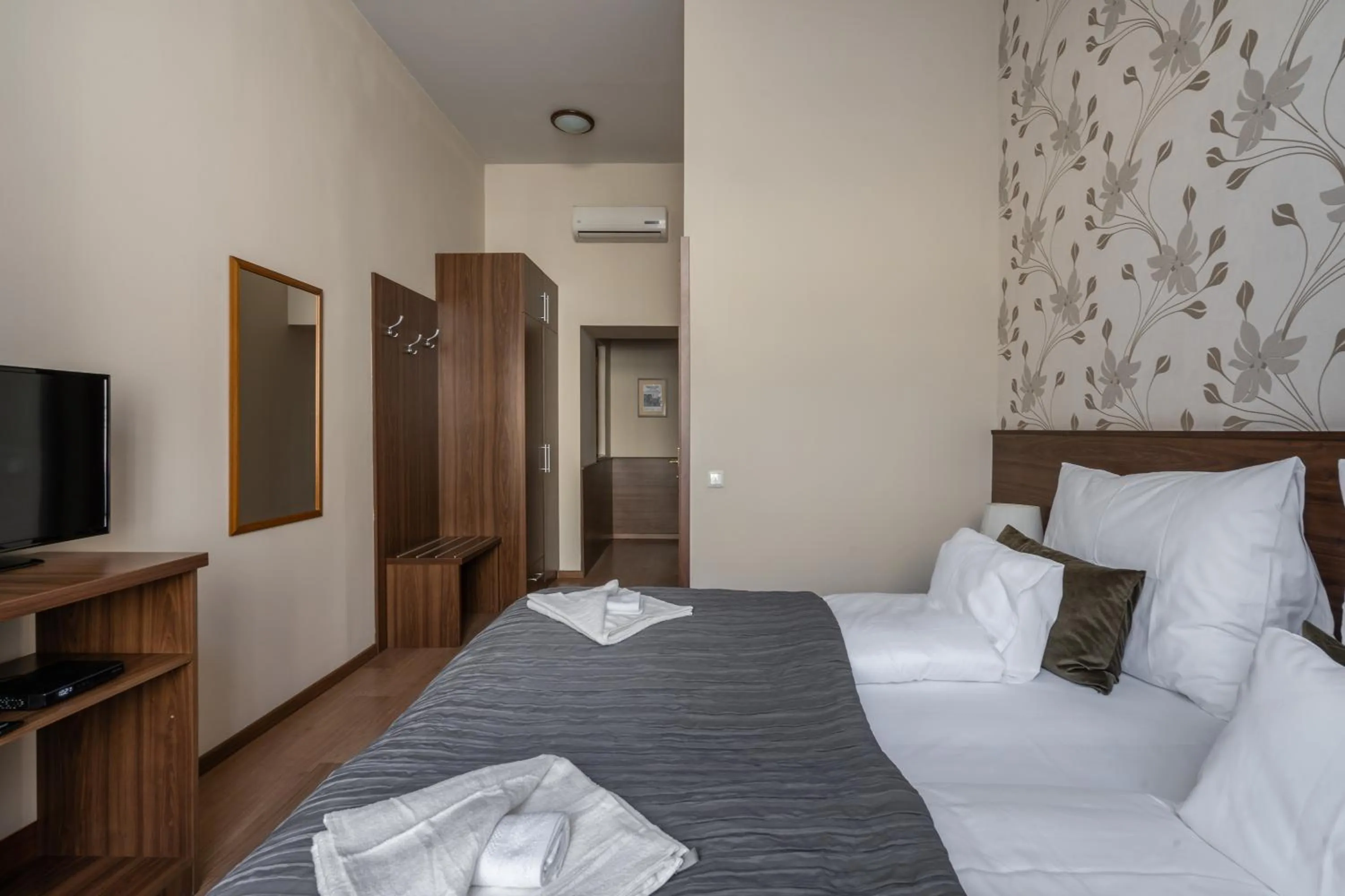 Bed in Elit Boutique Rooms- Best Location by BQA