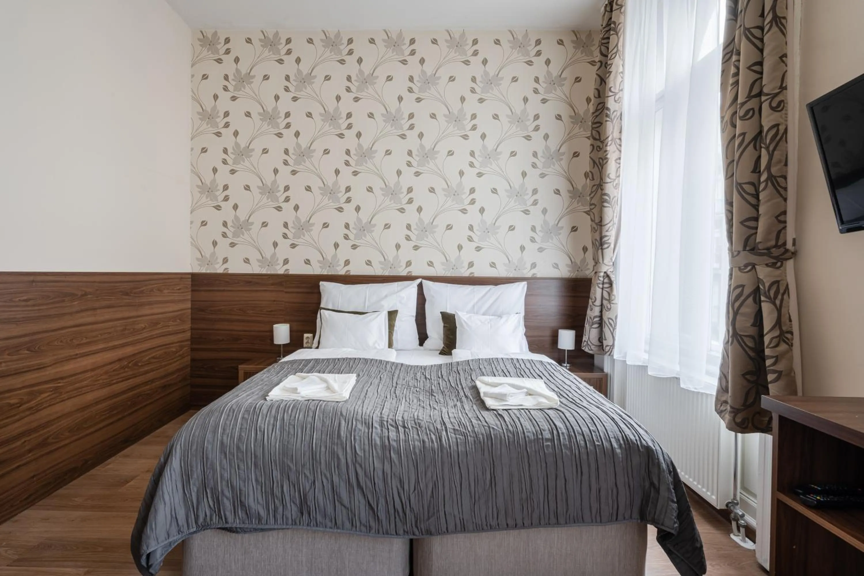 Bed in Elit Boutique Rooms- Best Location by BQA