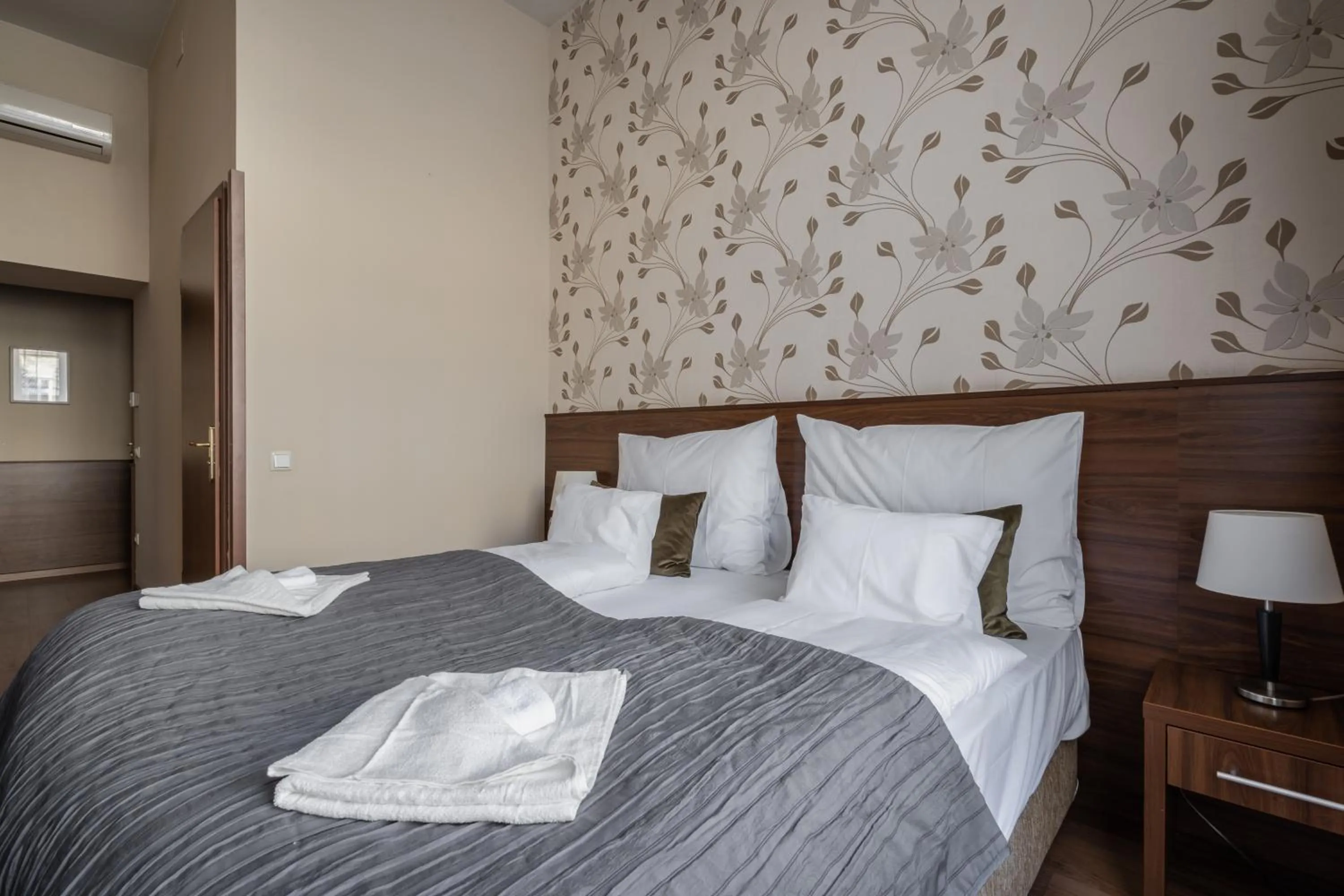 Bed in Elit Boutique Rooms- Best Location by BQA