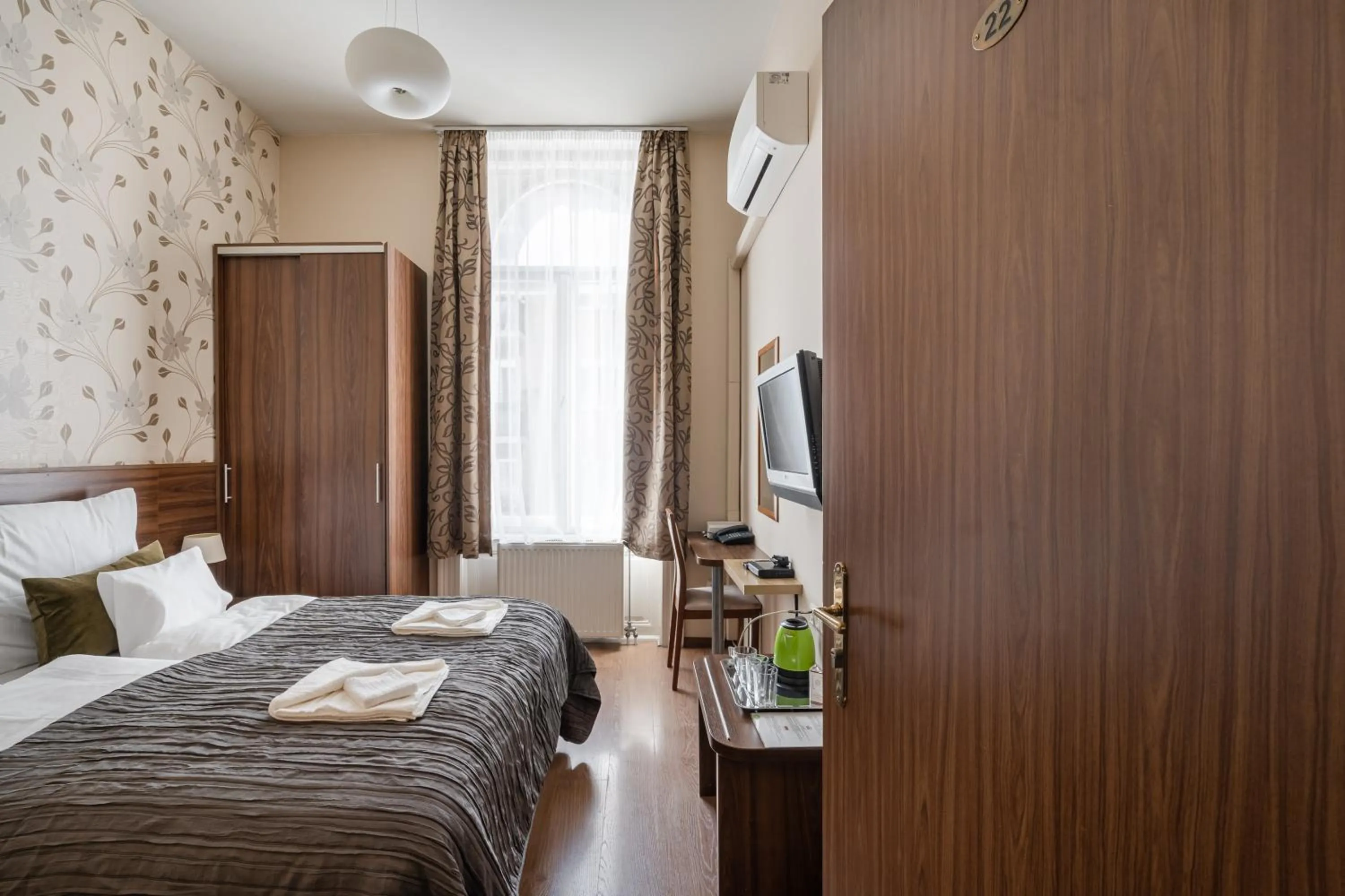 Bed in Elit Boutique Rooms- Best Location by BQA