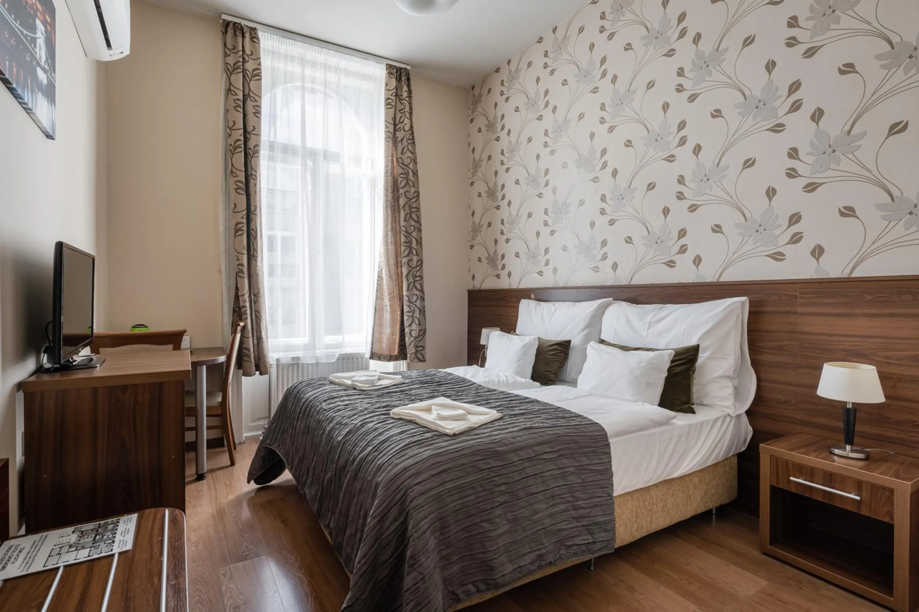 Bed in Elit Boutique Rooms- Best Location by BQA