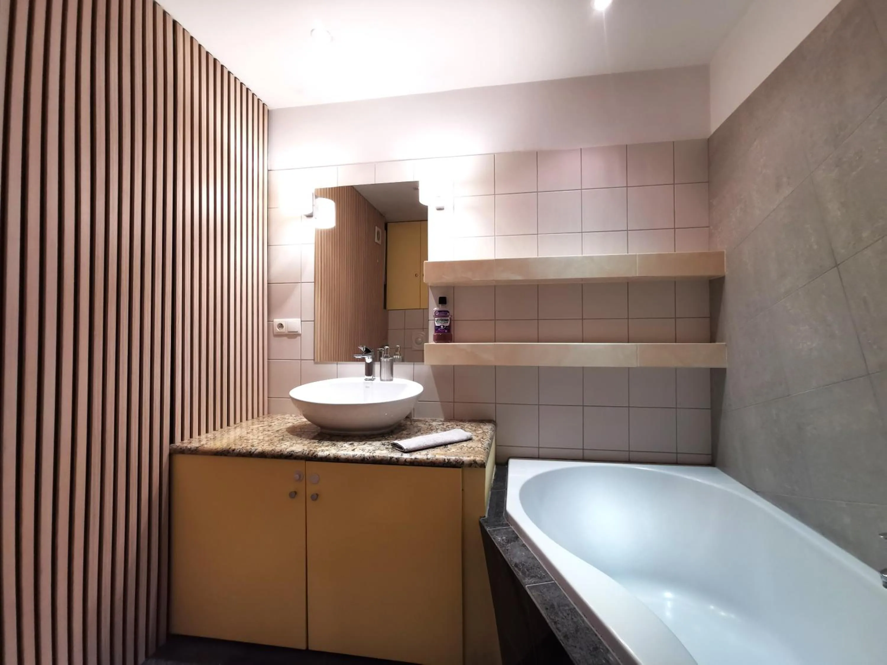 Bathroom in NOŻOWNICZA Apartment ~ Self Check-In 24h ~ Lift