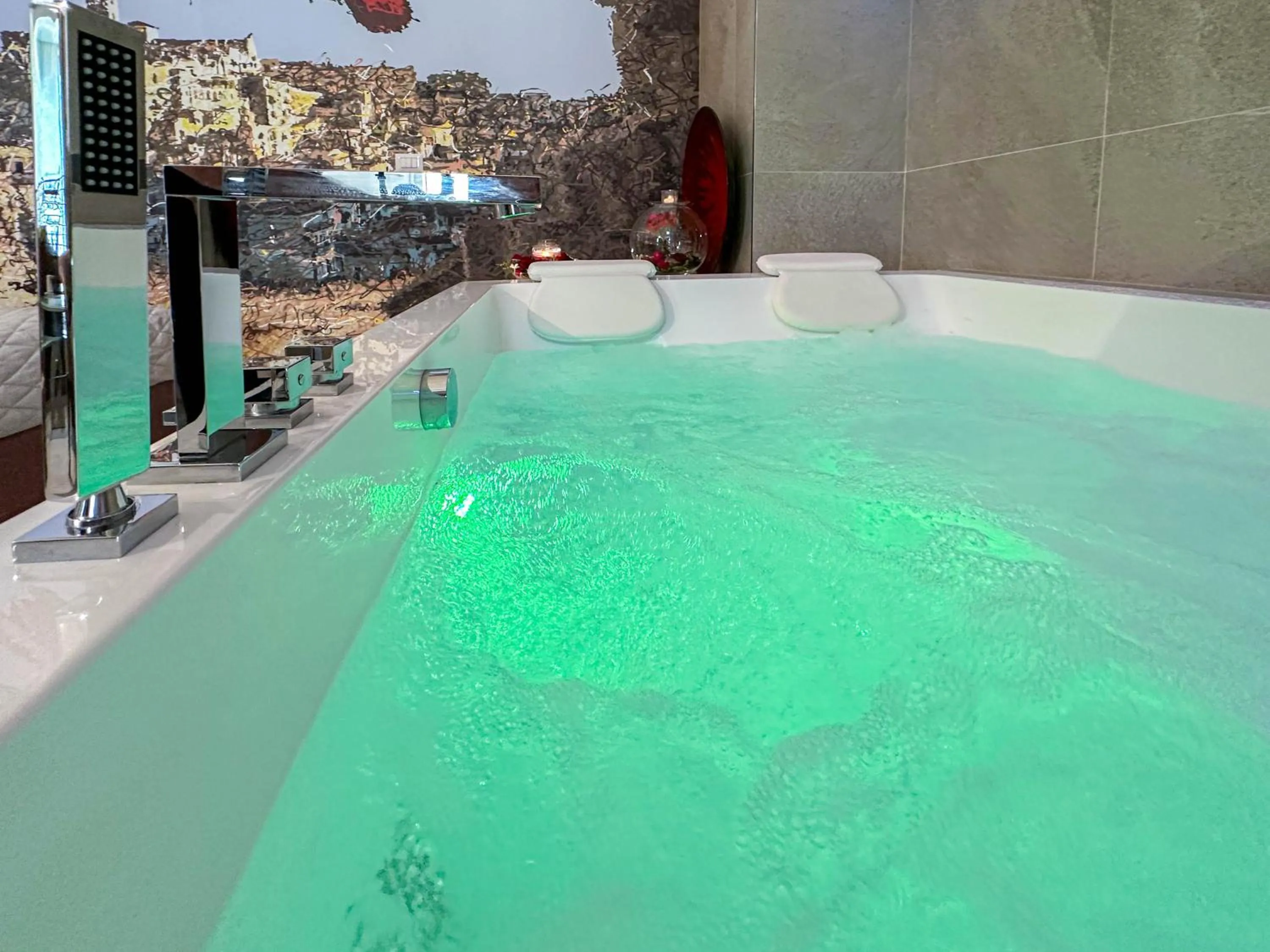 Hot Tub in Profumi di Primavera Luxury Rooms & Suite