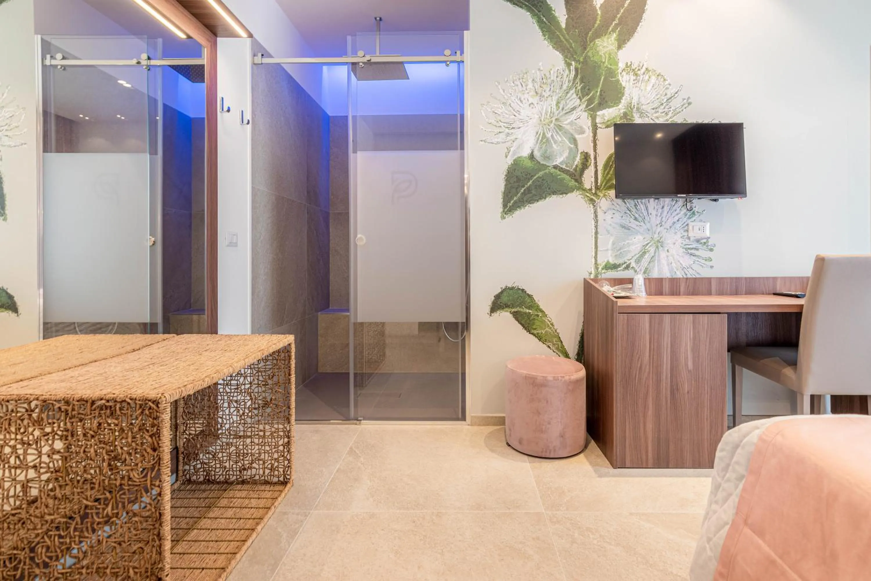 Shower in Profumi di Primavera Luxury Rooms & Suite