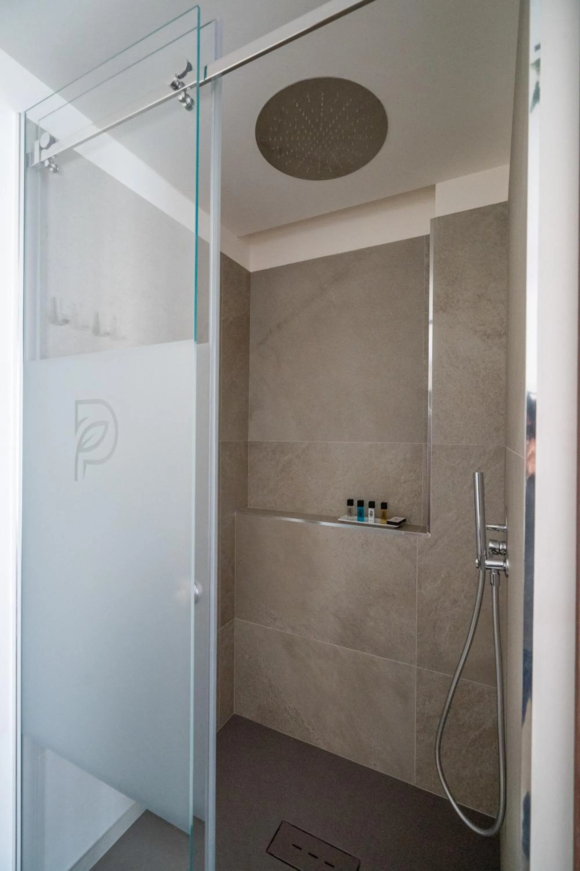 Shower in Profumi di Primavera Luxury Rooms & Suite