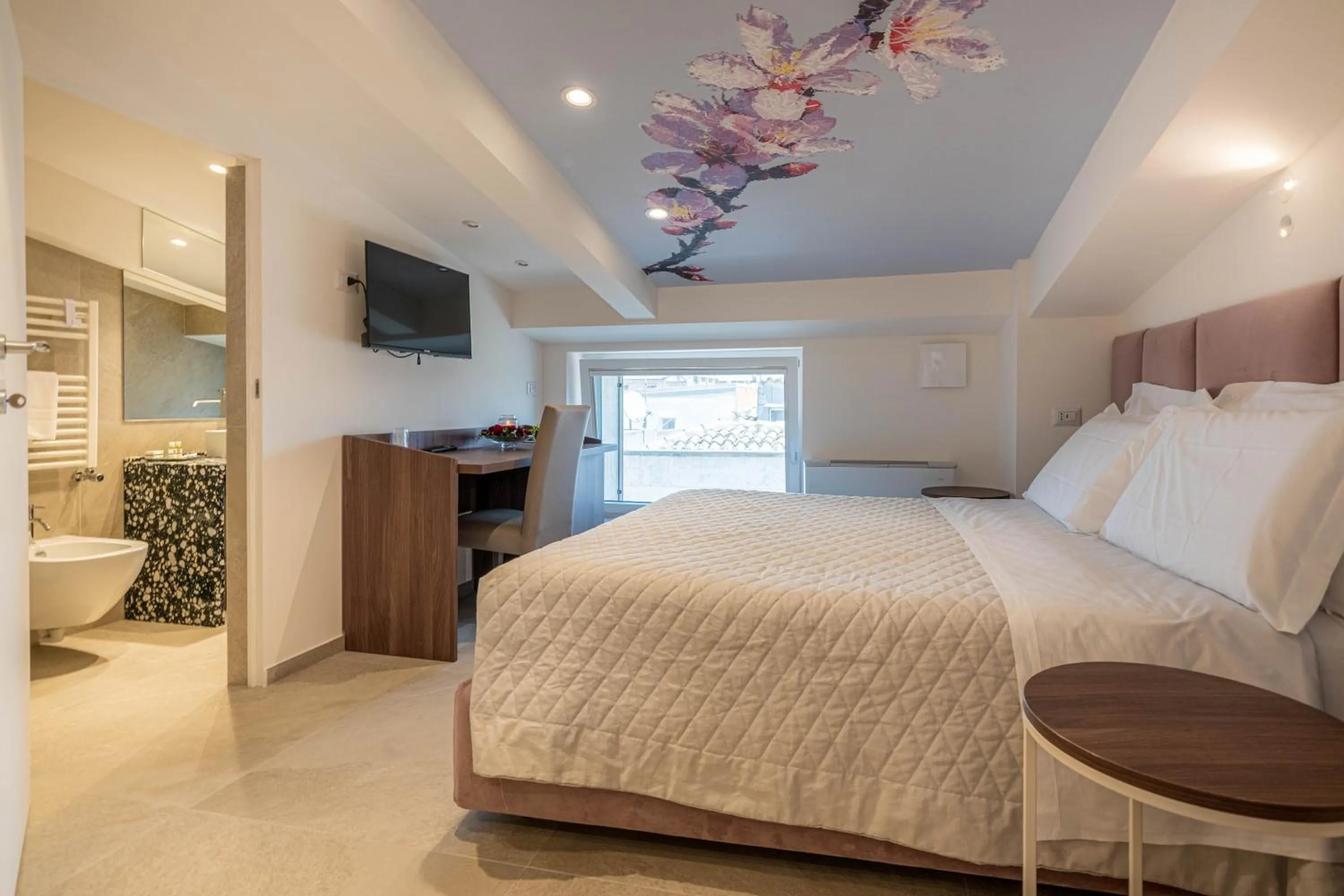 Bathroom, Bed in Profumi di Primavera Luxury Rooms & Suite