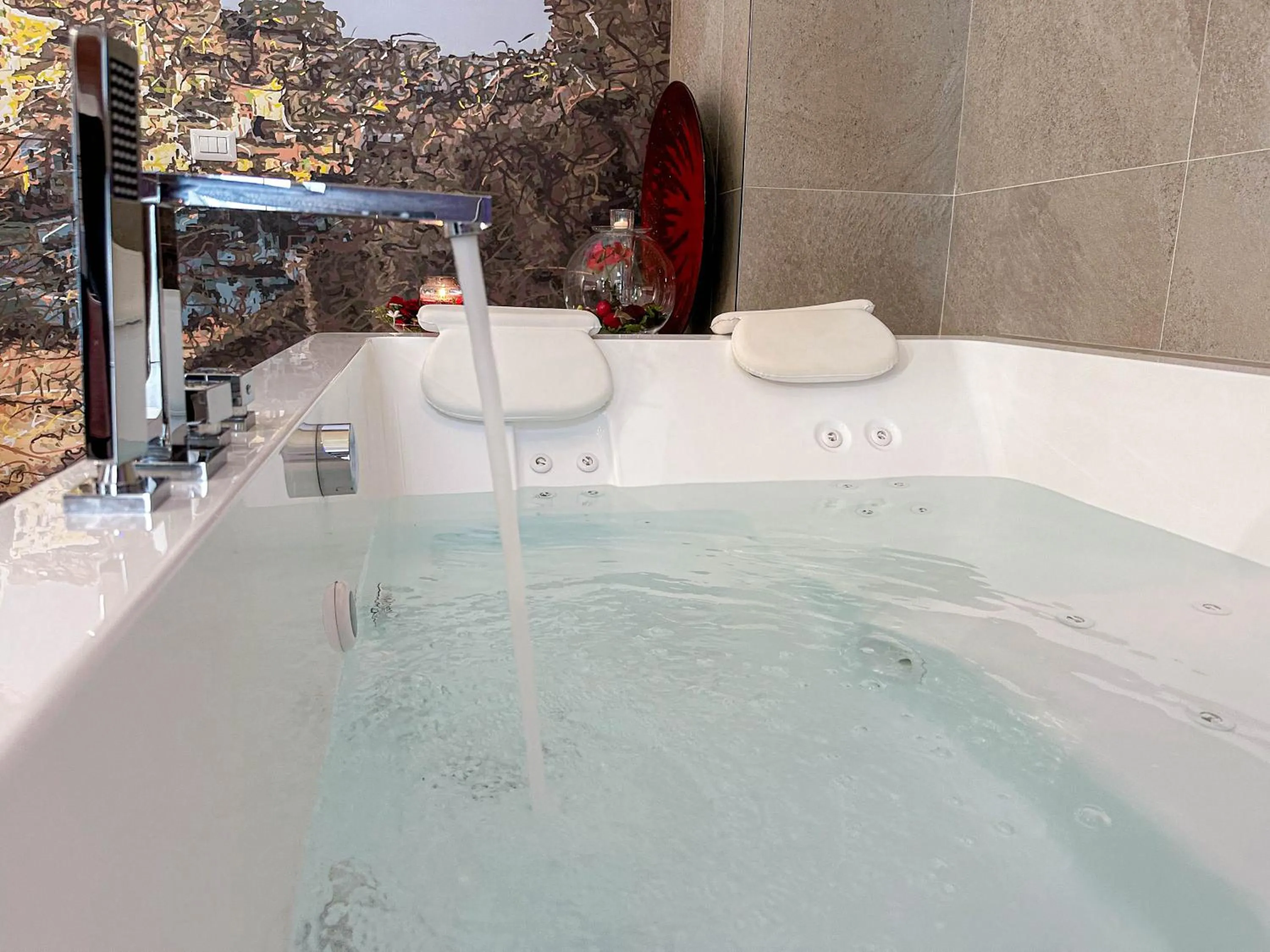 Hot Tub in Profumi di Primavera Luxury Rooms & Suite