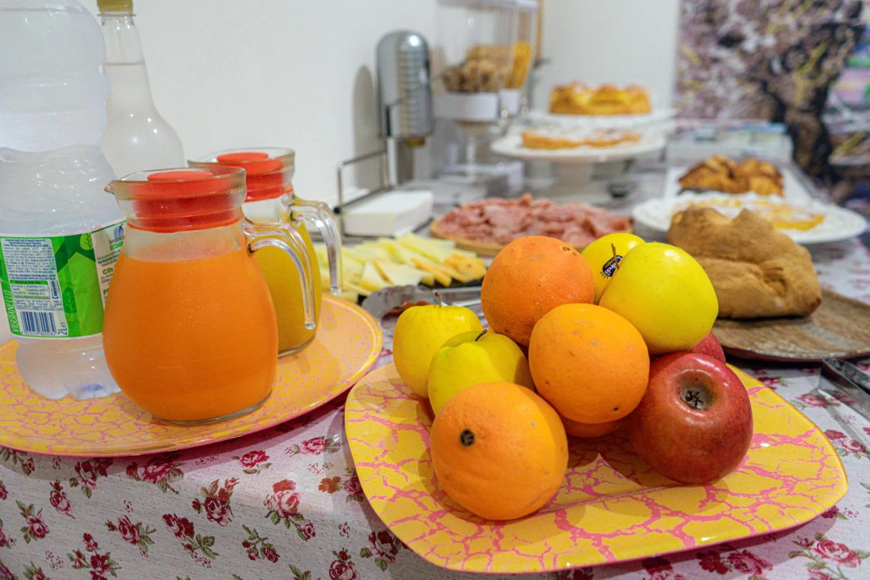 Buffet breakfast in Profumi di Primavera Luxury Rooms & Suite