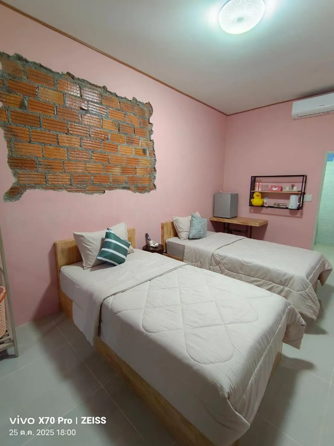 Bedroom, Bed in Da-Kanda Boutique