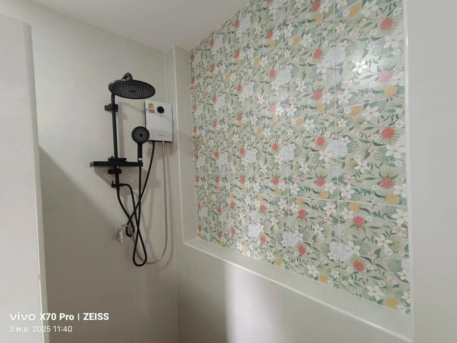 Shower in Da-Kanda Boutique