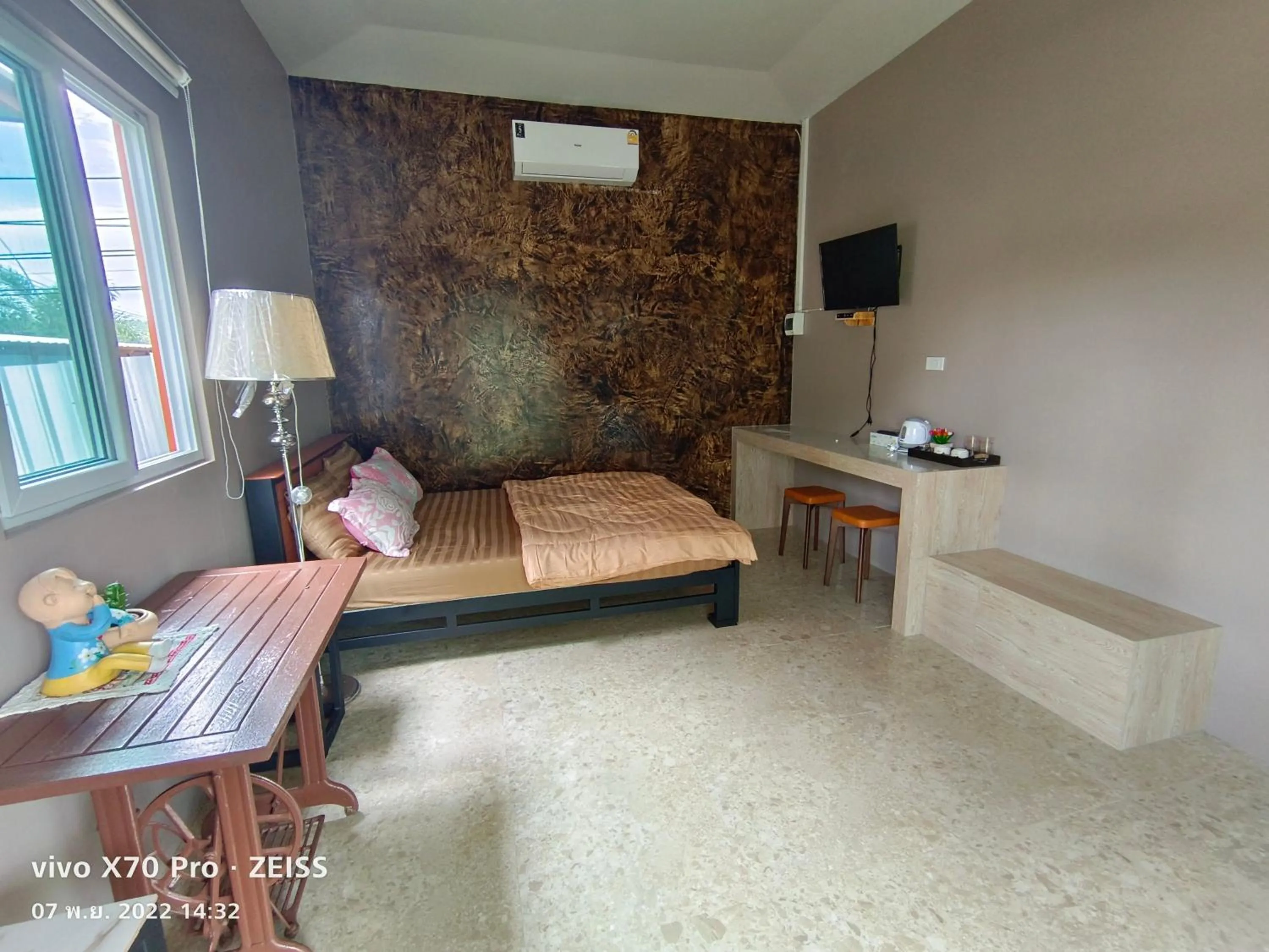 TV and multimedia, Bed in Da-Kanda Boutique