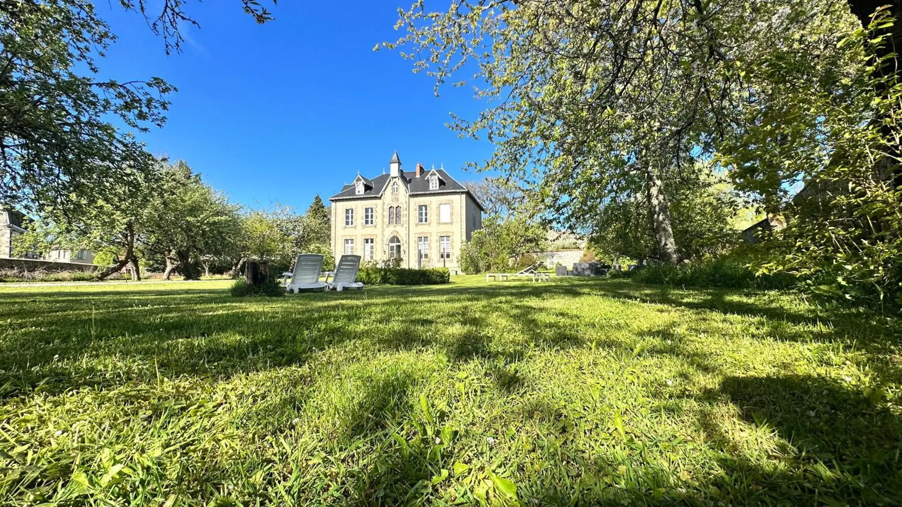 Triple Room with Private Bathroom - single occupancy in Villa Vallière bed&breakfast Triple Room with Private Bathroom - single occupancy in Villa Vallière bed&breakfast