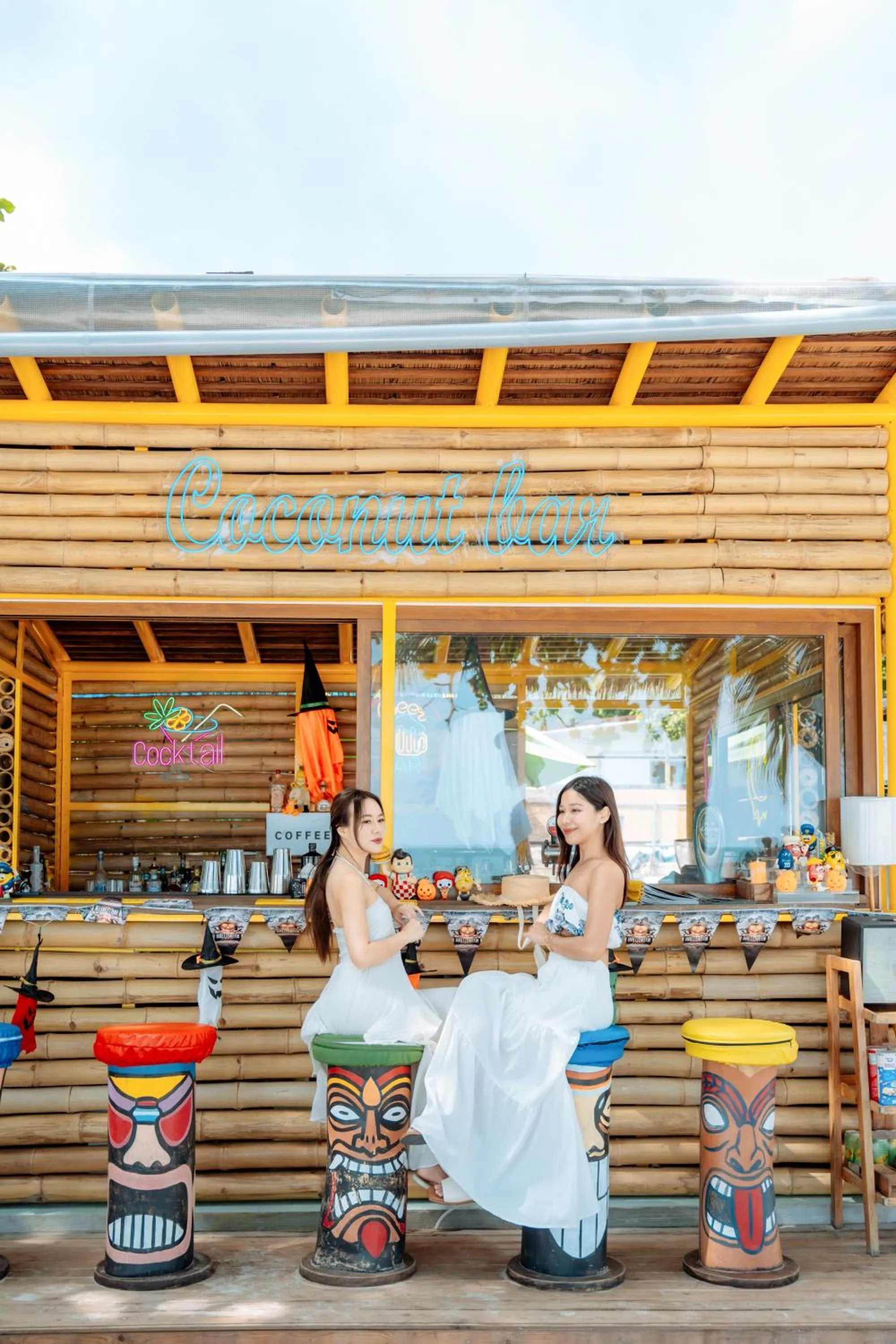 Lounge or bar in Diamond Beach Resort