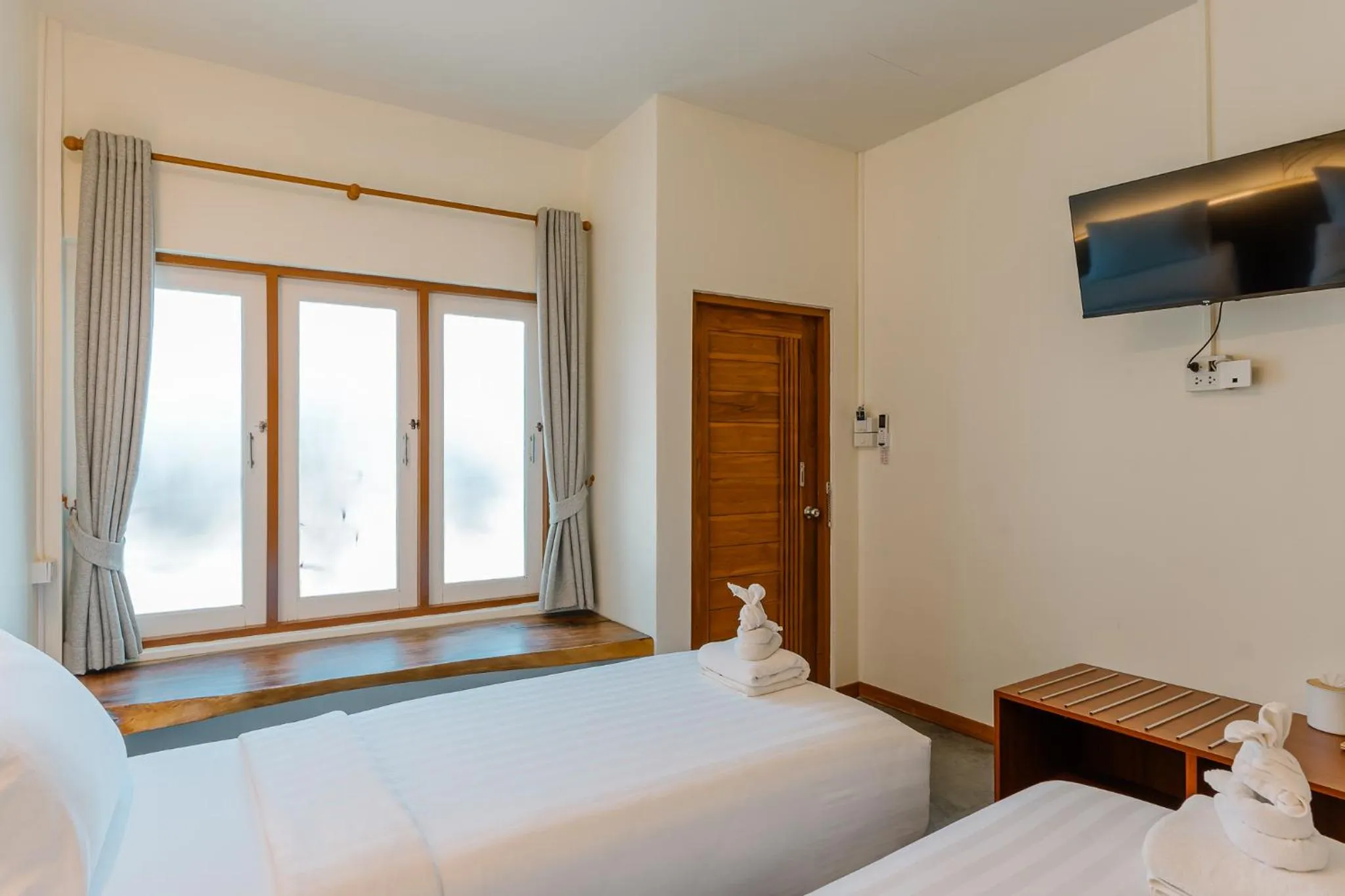 Bed in Diamond Beach Resort