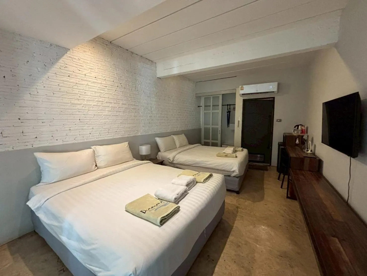 Bedroom, Bed in Diamond Beach Resort