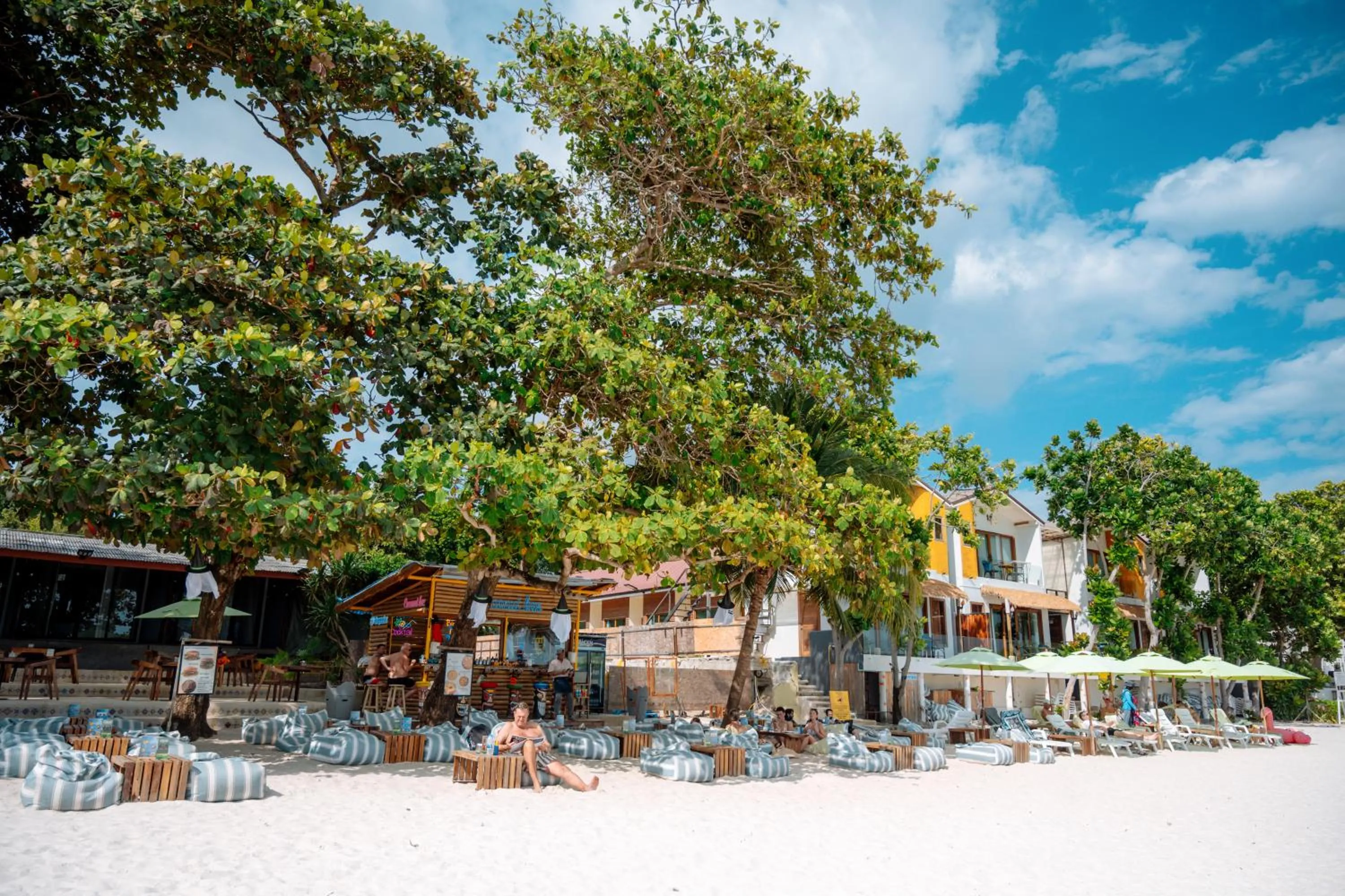 Restaurant/places to eat in Diamond Beach Resort