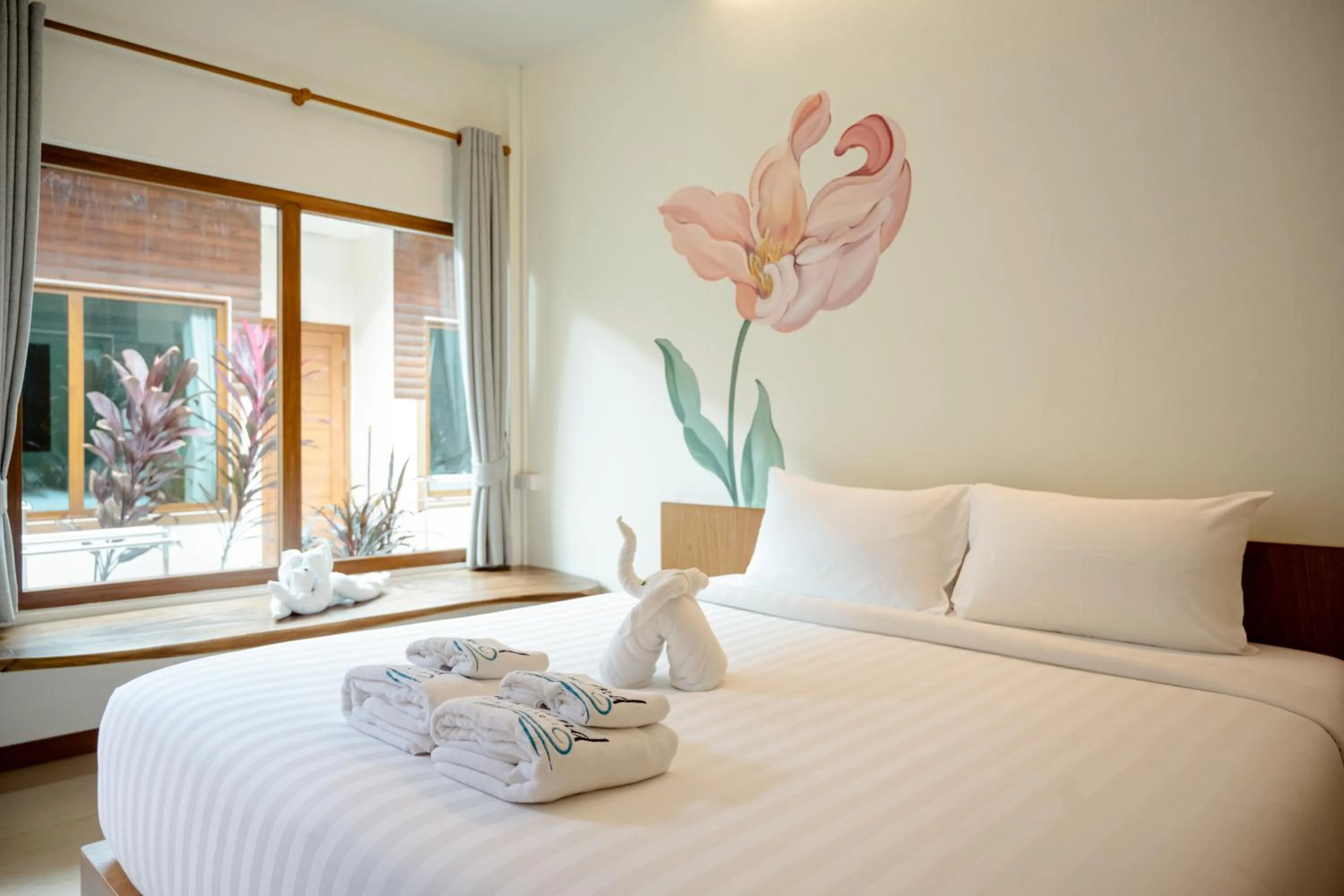 View (from property/room), Bed in Diamond Beach Resort