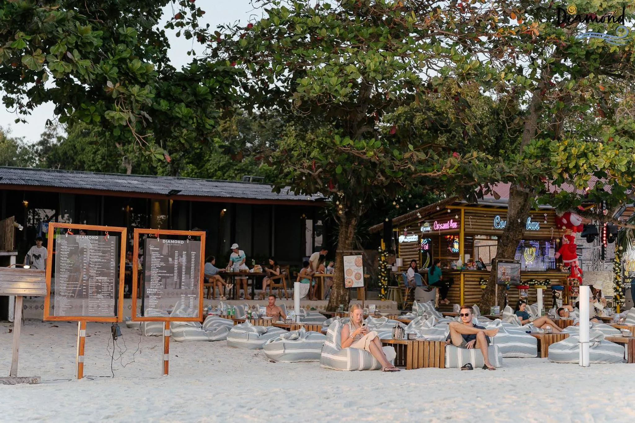 Lounge or bar in Diamond Beach Resort