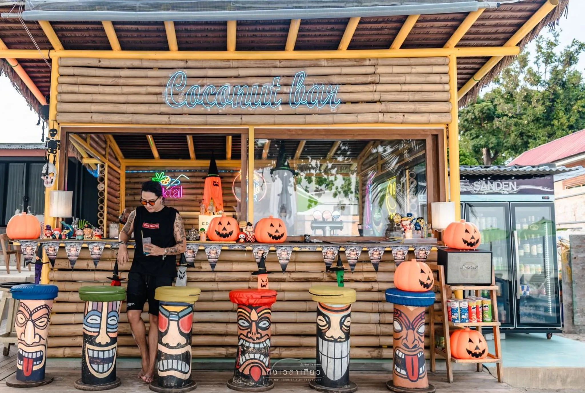 Lounge or bar in Diamond Beach Resort