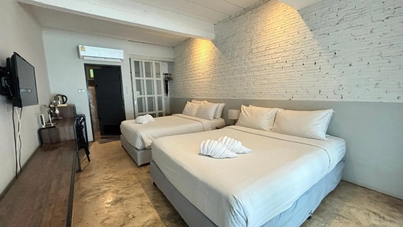 Bed in Diamond Beach Resort