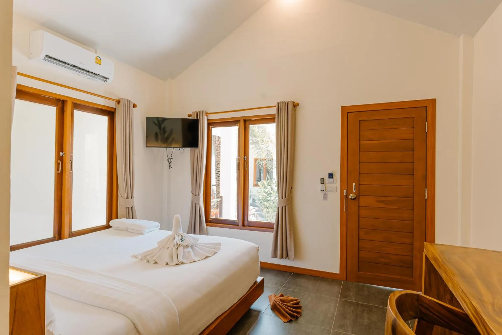 TV and multimedia, Bed in Diamond Beach Resort