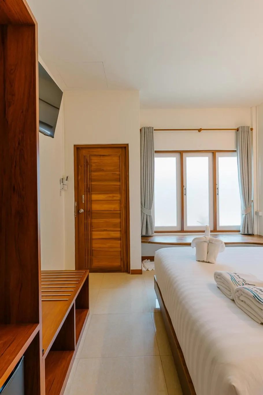 Bed in Diamond Beach Resort