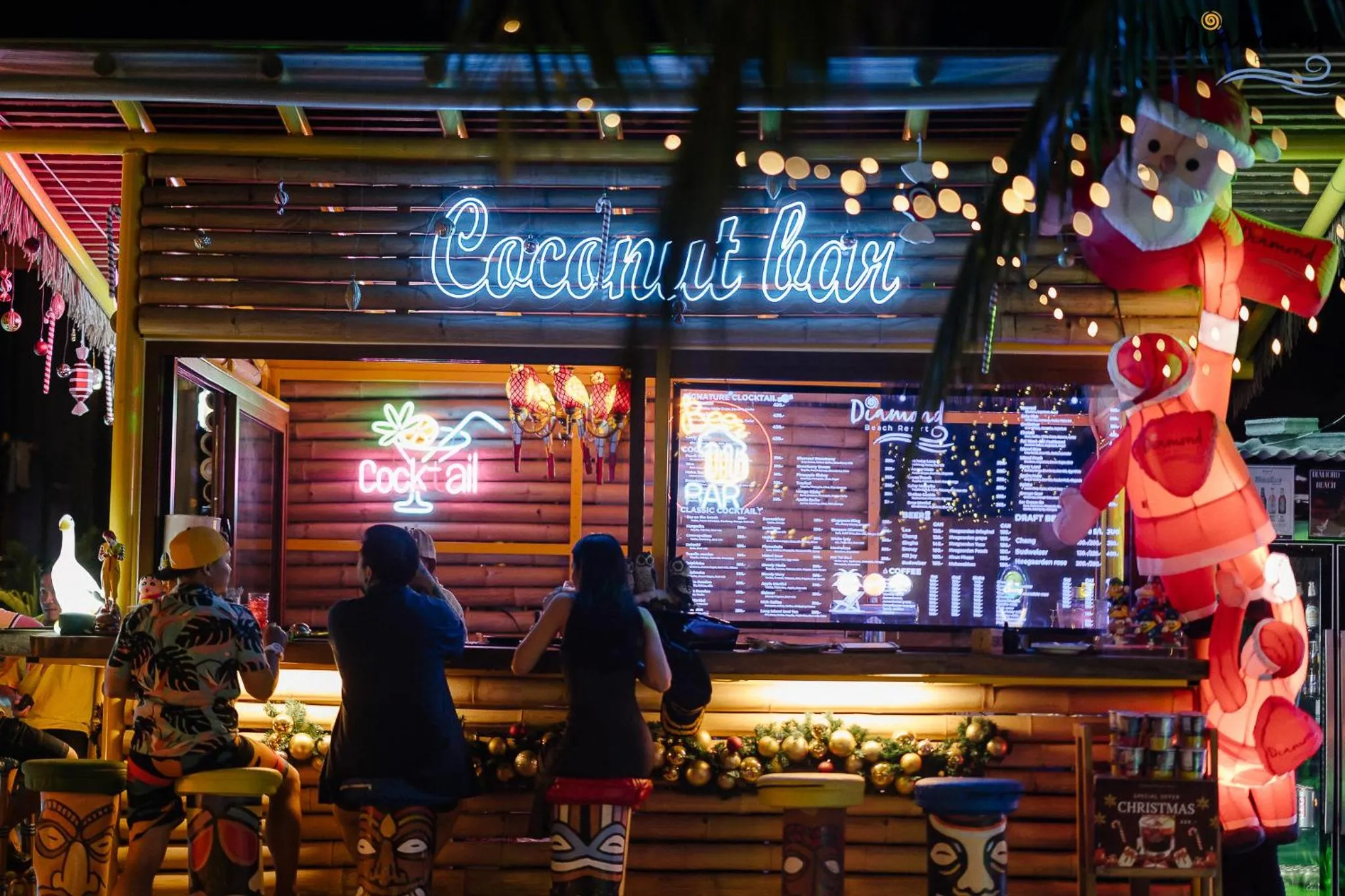 Lounge or bar in Diamond Beach Resort