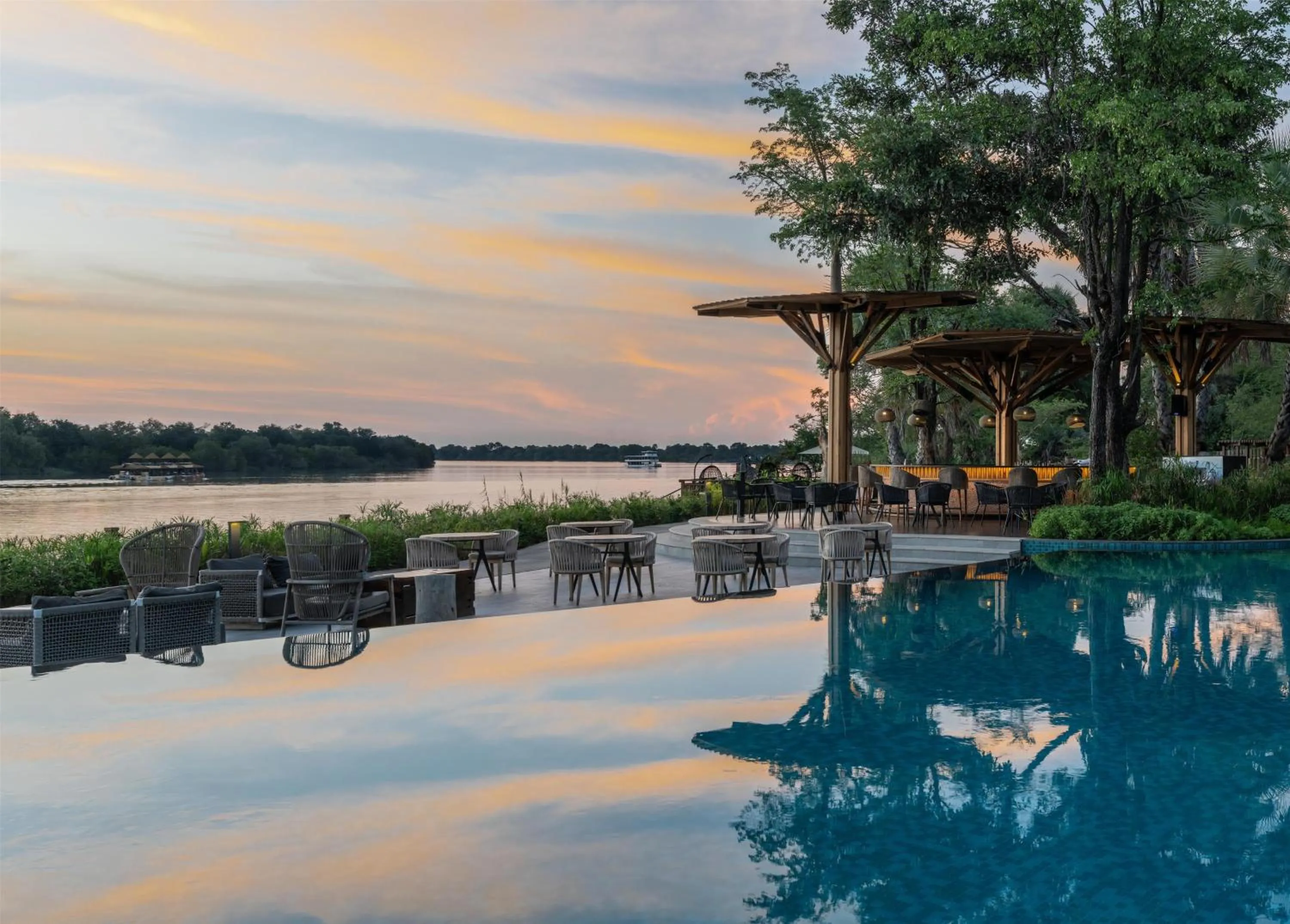 Lounge or bar in Radisson Blu Mosi-oa-Tunya Livingstone Resort