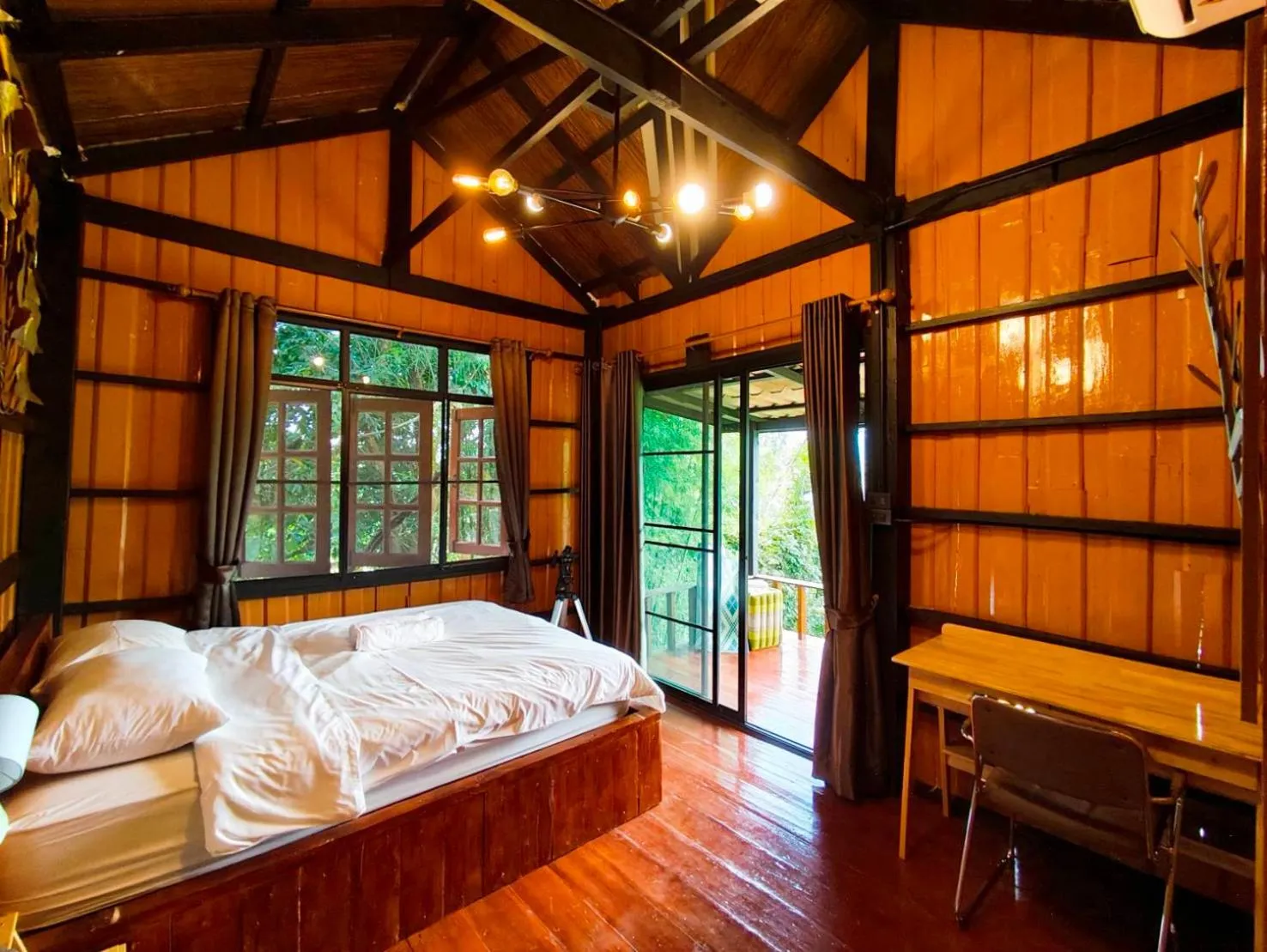 Bed in Flower hill 180