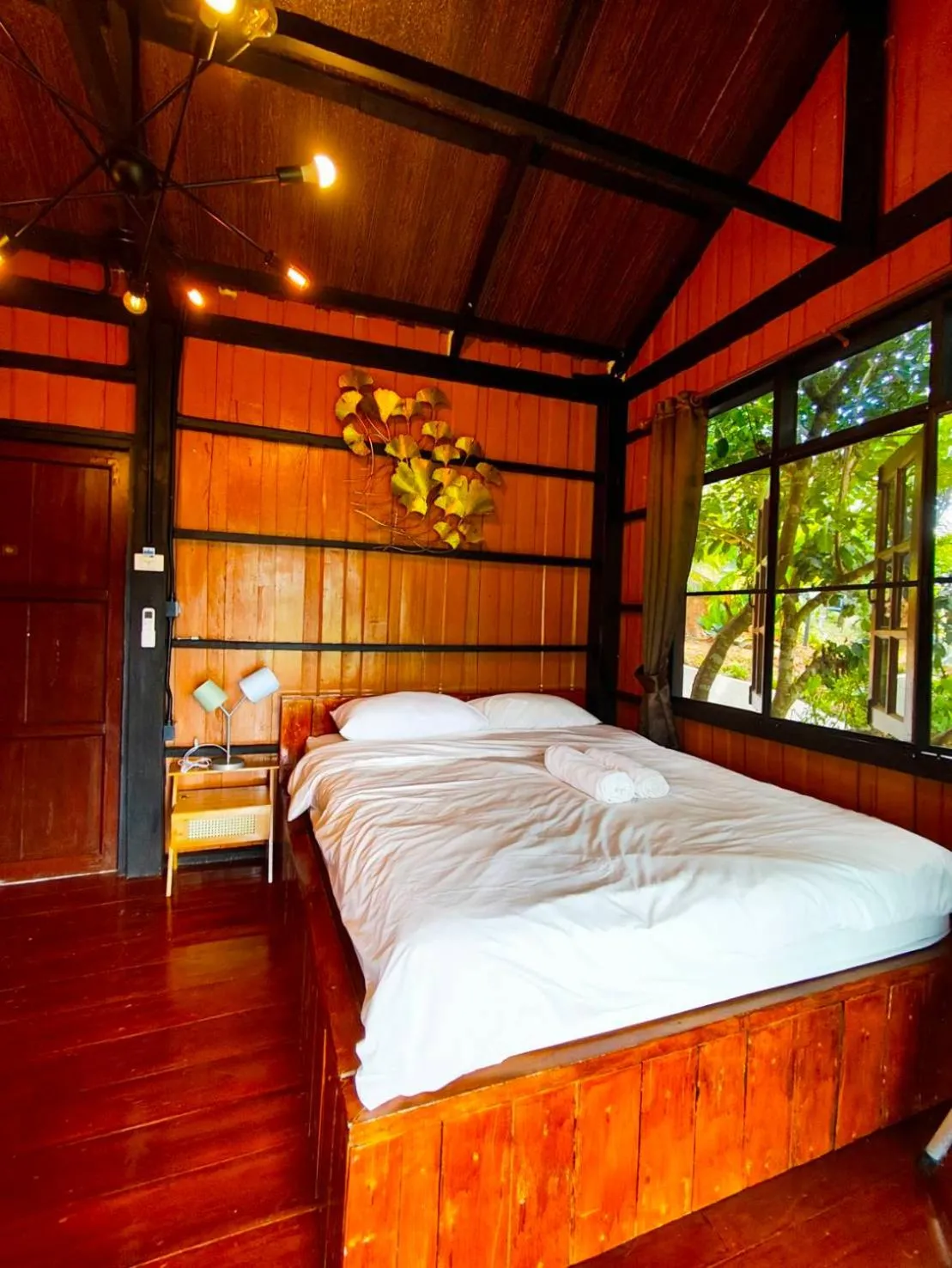 Bed in Flower hill 180