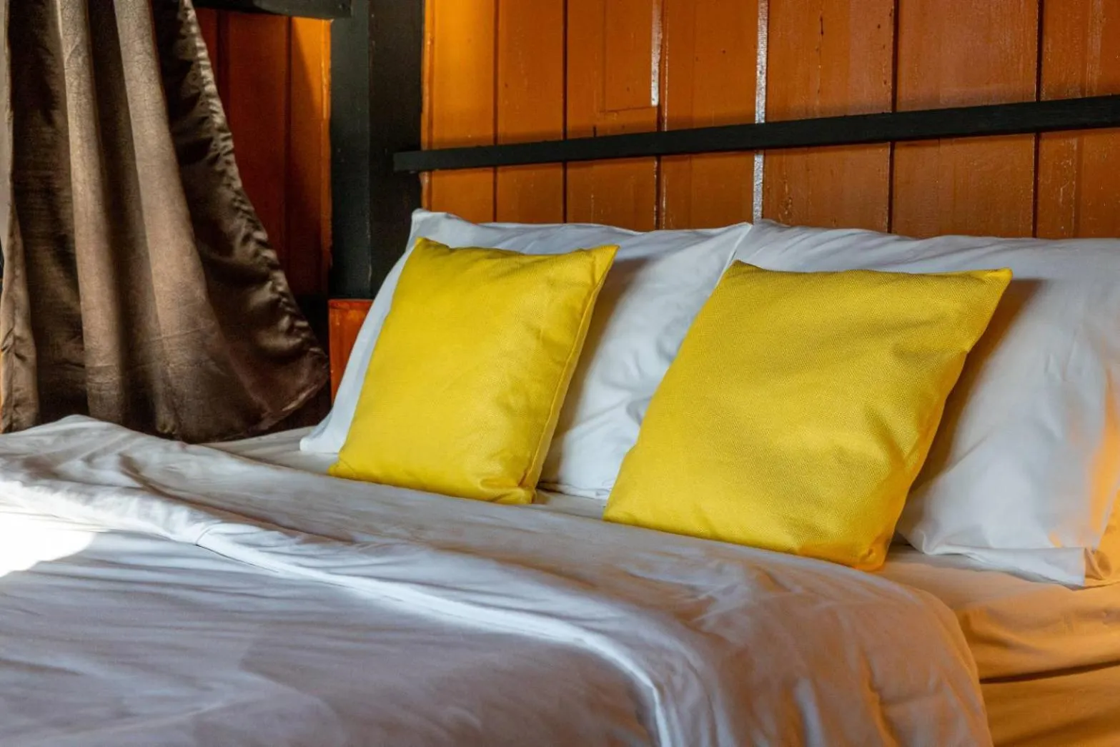 Bed in Flower hill 180