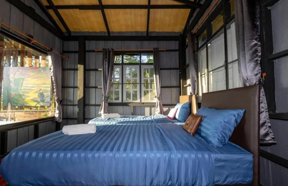 Bed in Flower hill 180