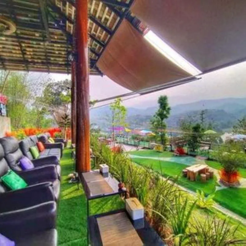 Restaurant/places to eat in Flower hill 180