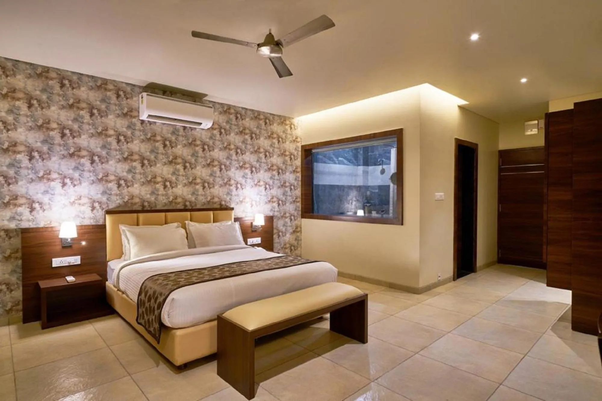Deluxe Room in Hotel Shlok- Pure Veg , Kolhapur