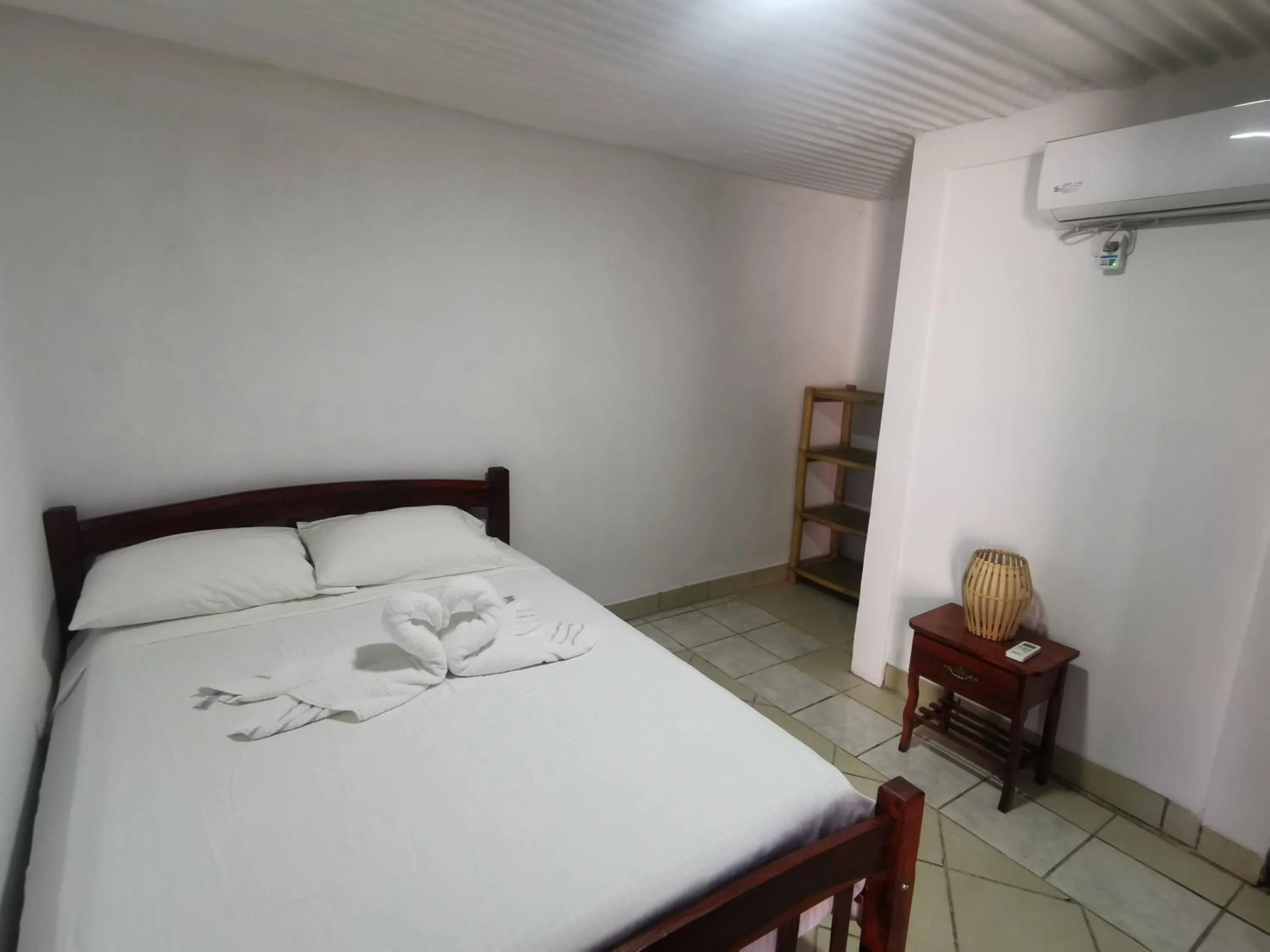 Deluxe Queen Suite - single occupancy in Chale's House Hotel