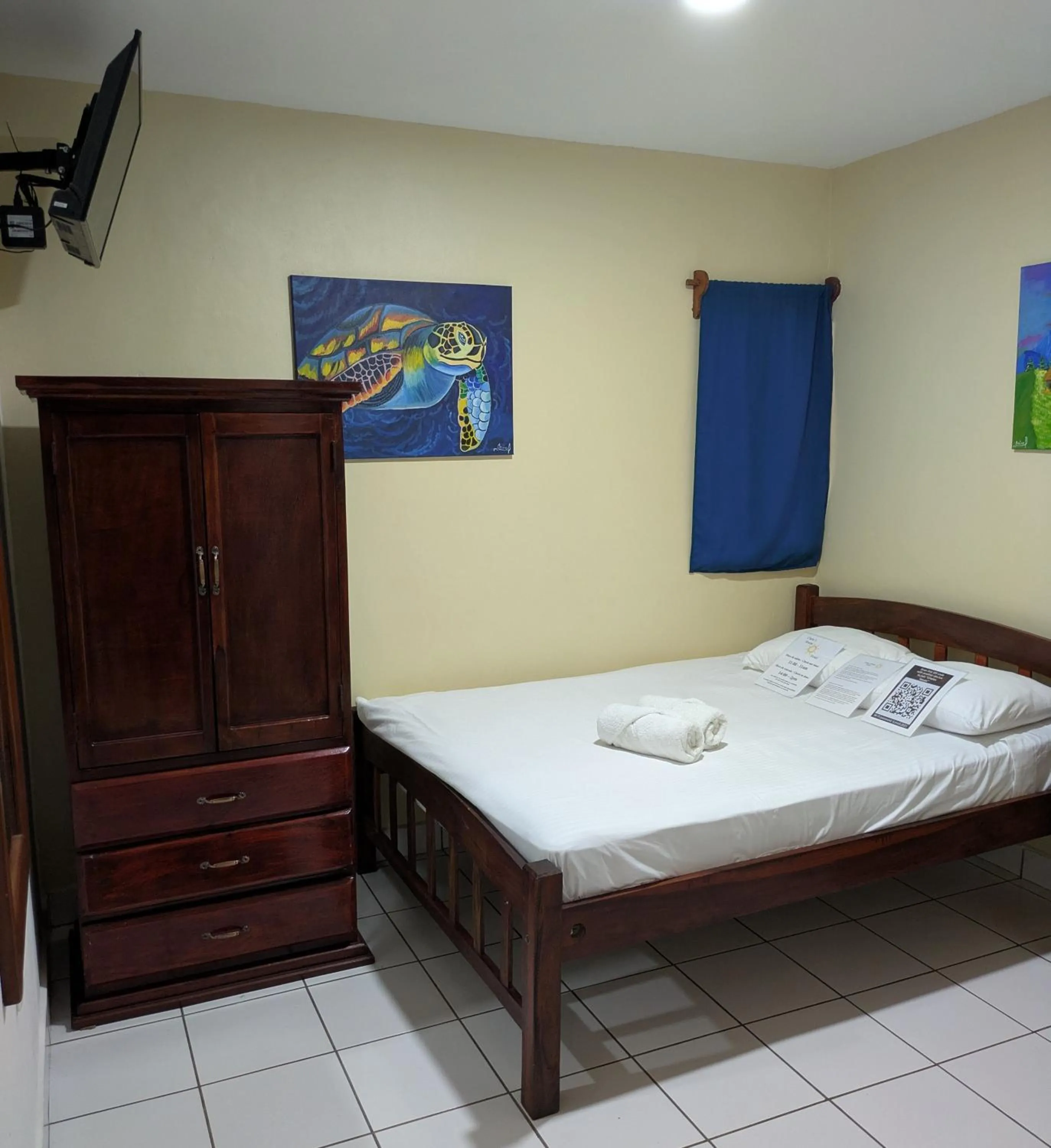 Deluxe Queen Studio  - single occupancy in Chale's House Hotel